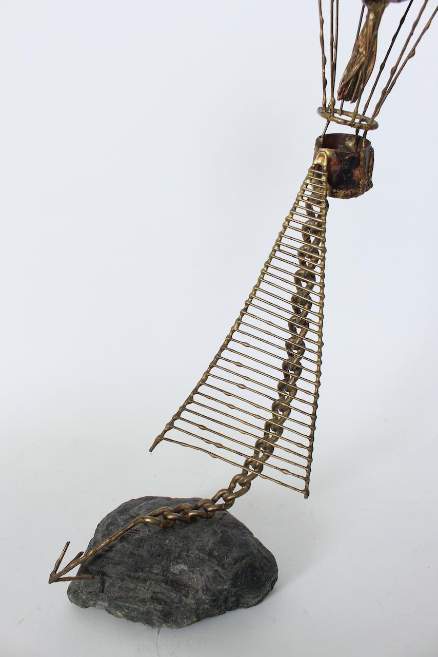Metà XX secolo Scultura da tavolo con mongolfiera di Brian Bijan in rame, ottone e pietra in vendita