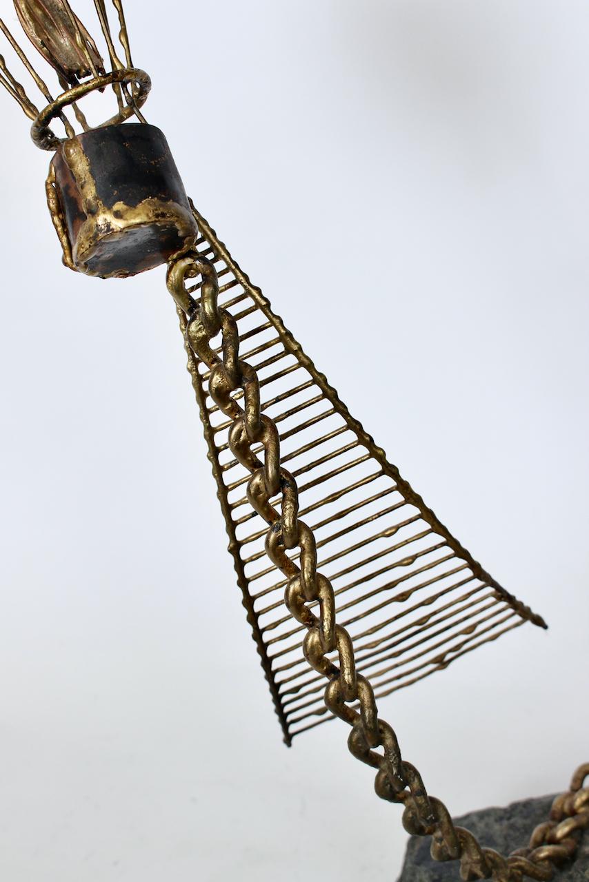 Scultura da tavolo con mongolfiera di Brian Bijan in rame, ottone e pietra in vendita 1