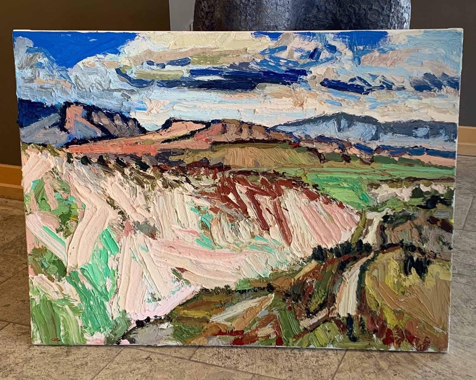 Nuages au-dessus du Mesa - Beige Landscape Painting par Brian Cote