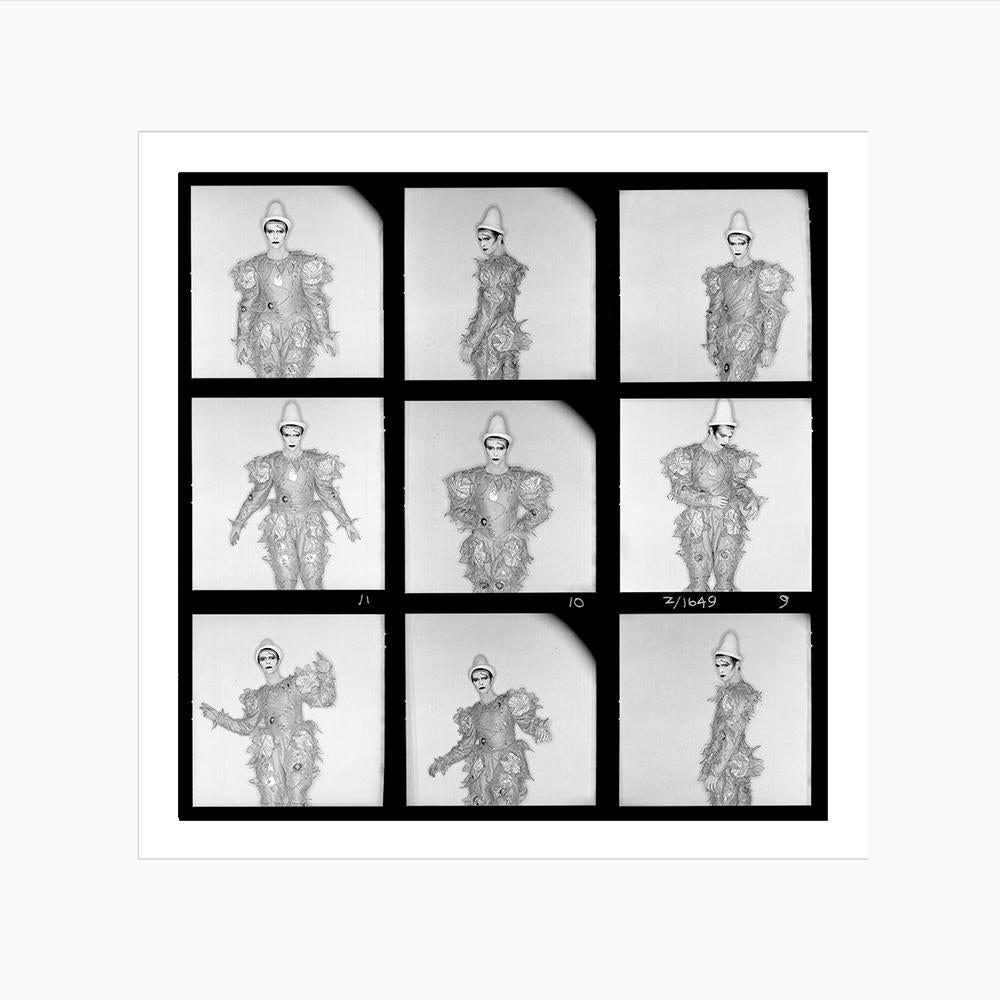 Black and White Photograph di Brian Duffy - David Bowie Scary Monsters Clown Foglio a contatto di Duffy