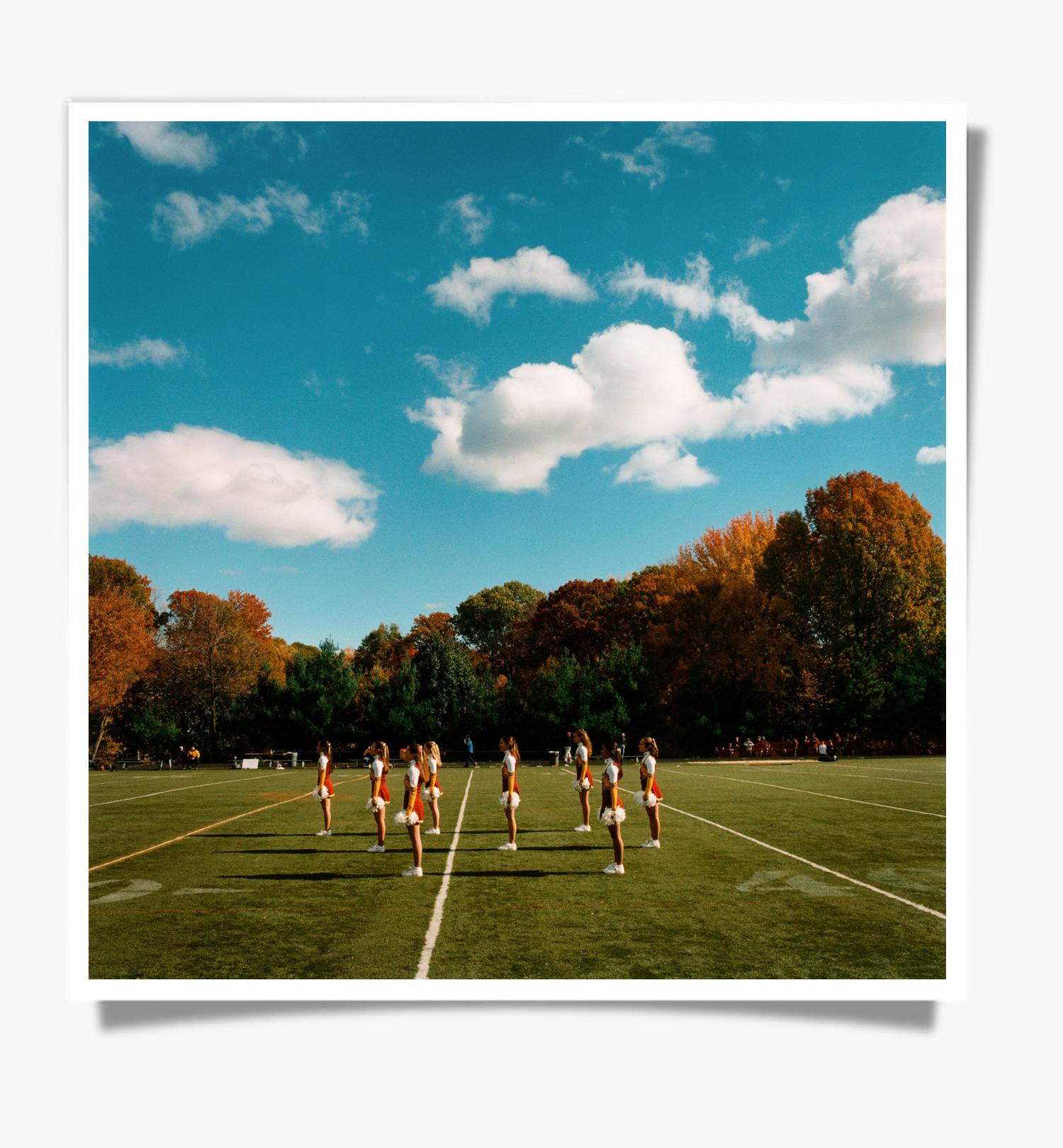 Ohne Titel (Cheerleading no. 11) – Photograph von Brian Finke