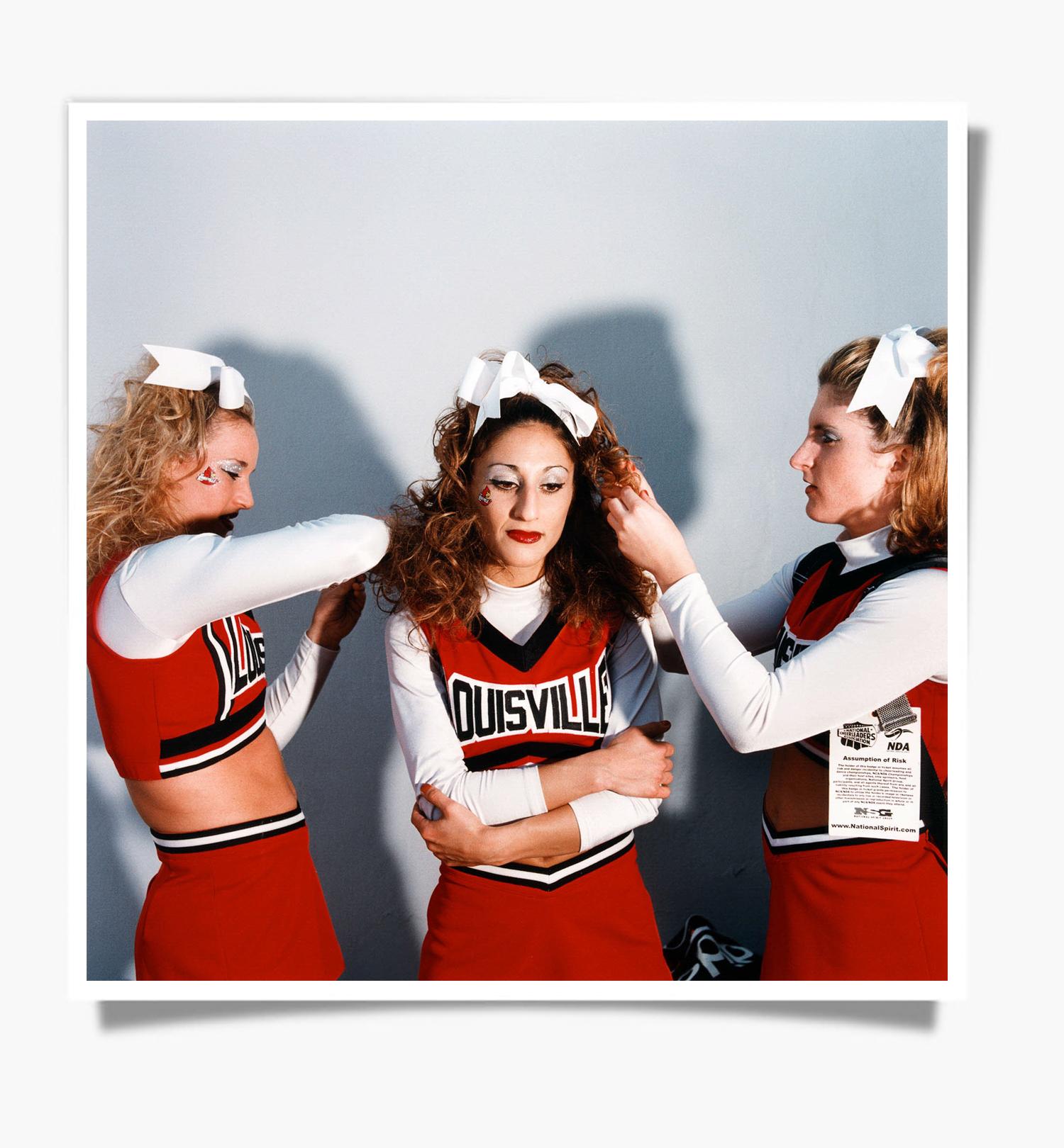 Ohne Titel (Cheerleading-Nr. 15) – Photograph von Brian Finke