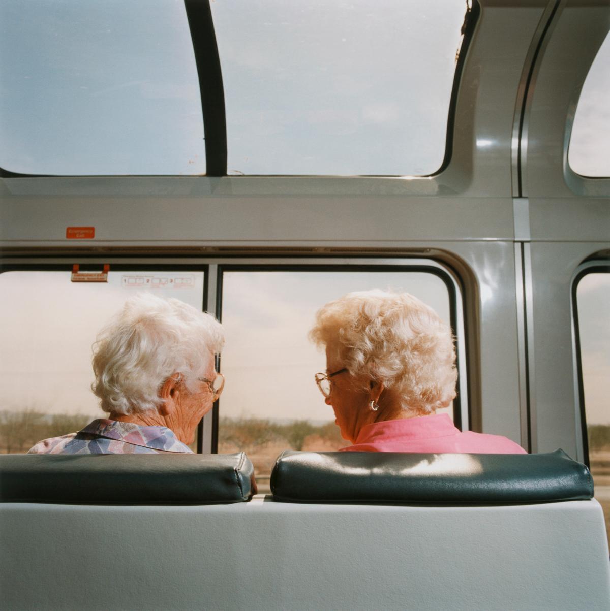 Brian Finke Color Photograph – Ohne Titel (Amtrak-Nr. 1), Fotografie