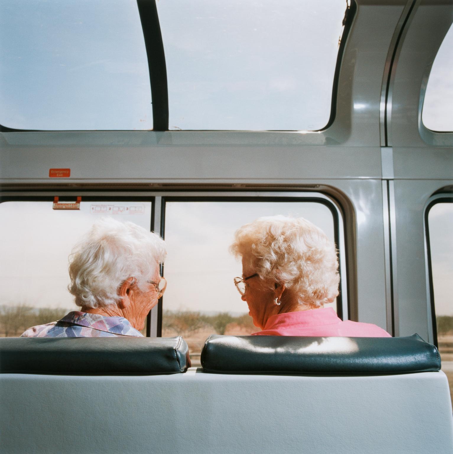Brian Finke Figurative Photograph – Ohne Titel (Amtrak-Nr. 1)