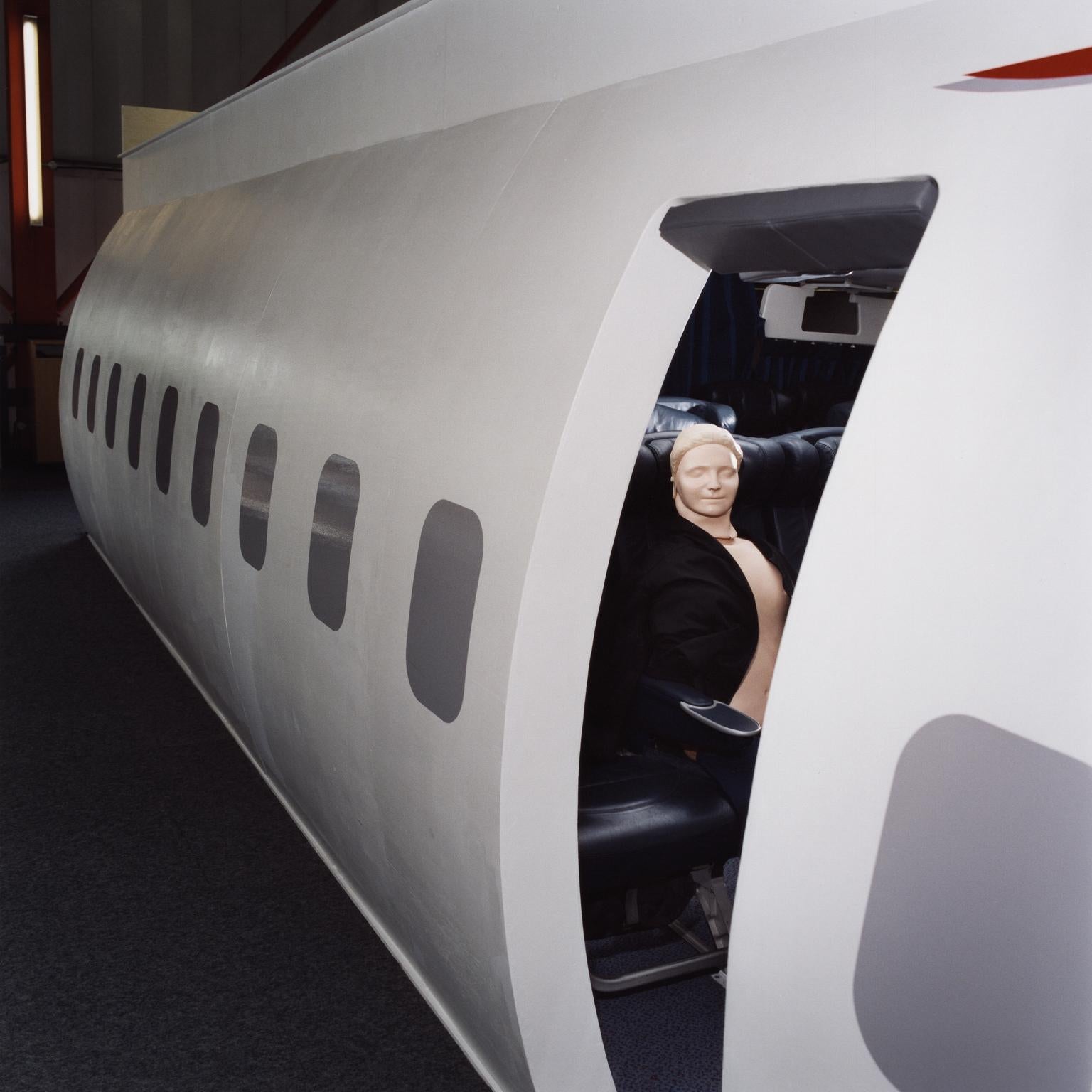 Brian Finke Figurative Photograph – Unbetitelt (British Airways)