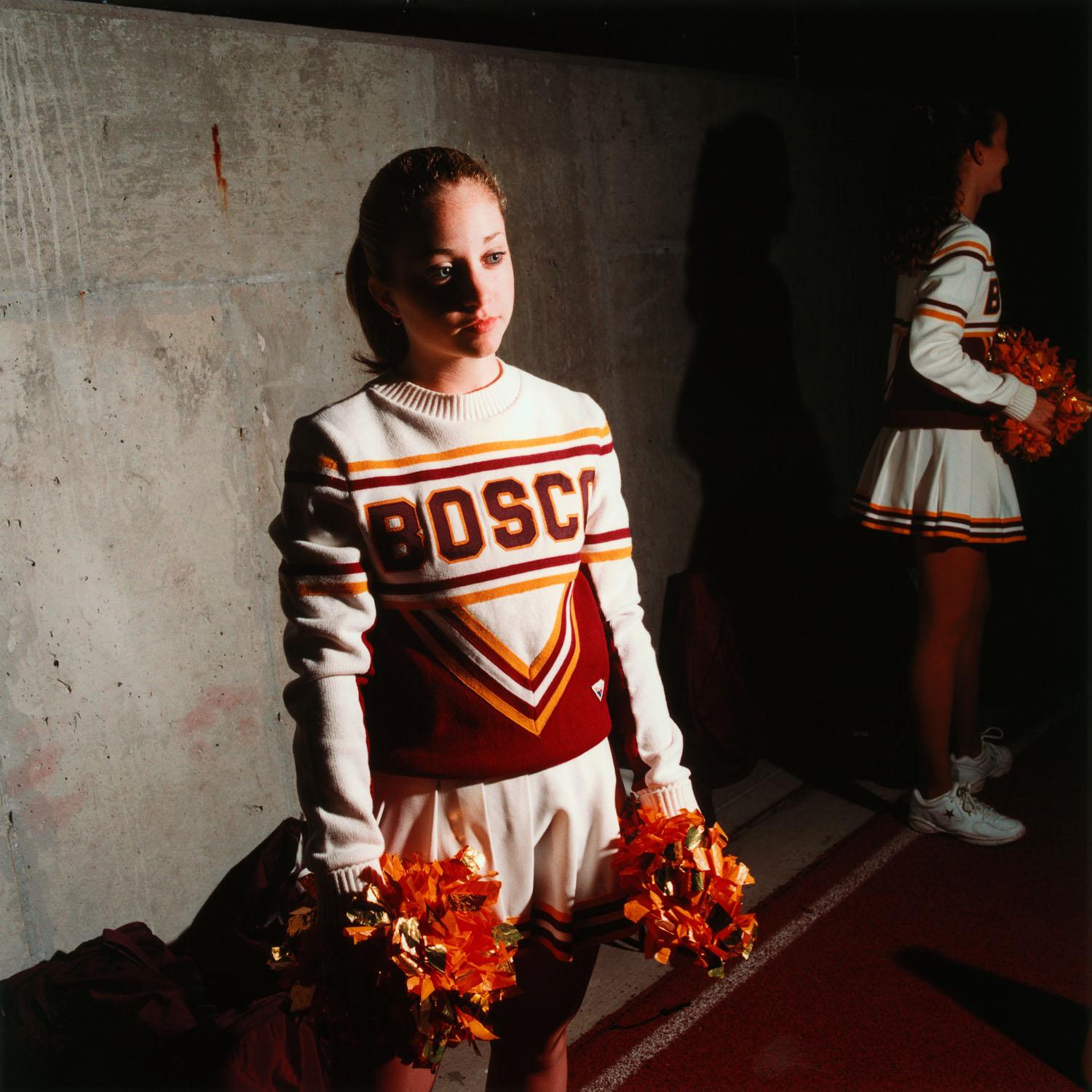 Brian Finke Figurative Photograph – Ohne Titel (Cheerleading-Nr. 43), 2001