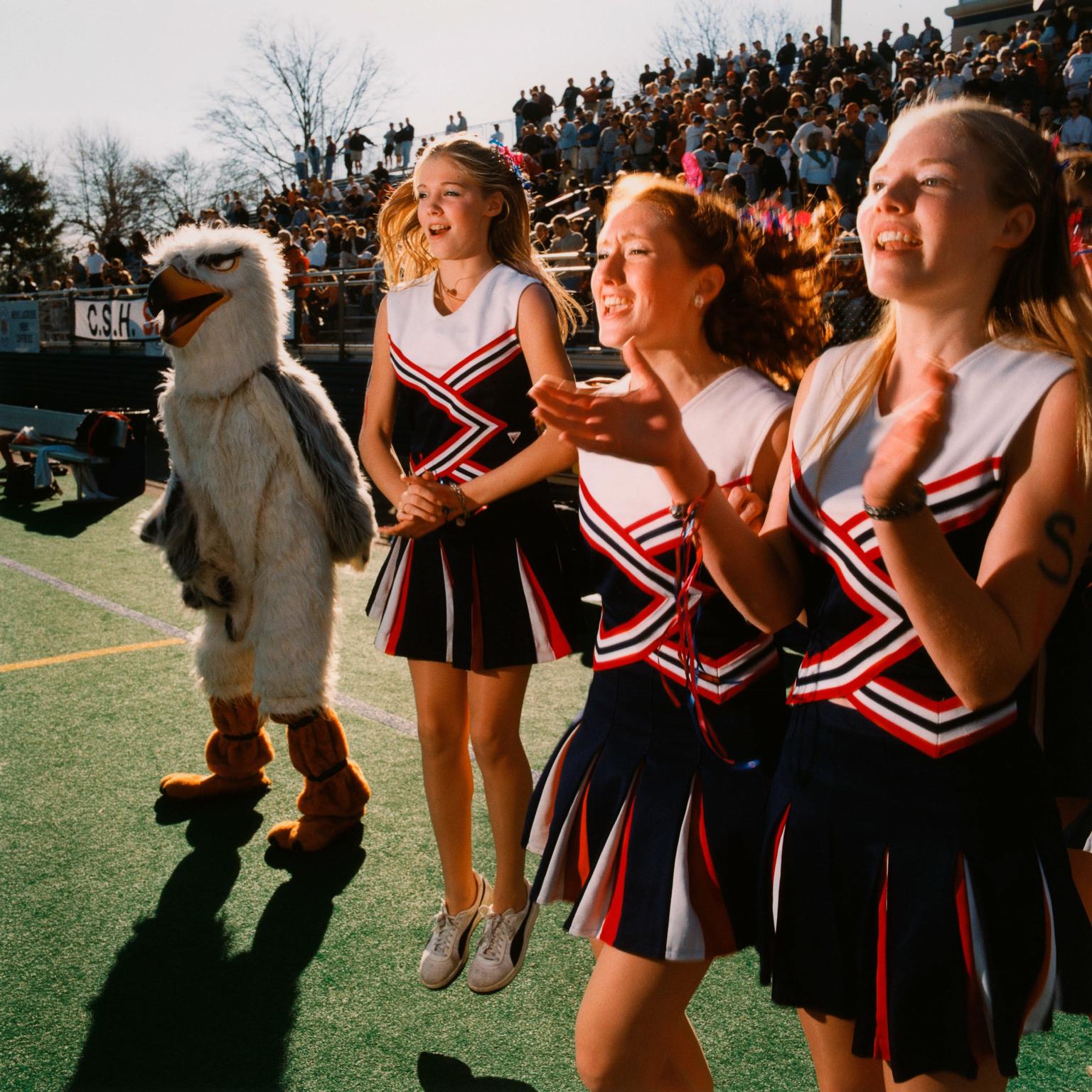 Brian Finke Figurative Photograph – Ohne Titel (Cheerleading-Nr. 59), 2001