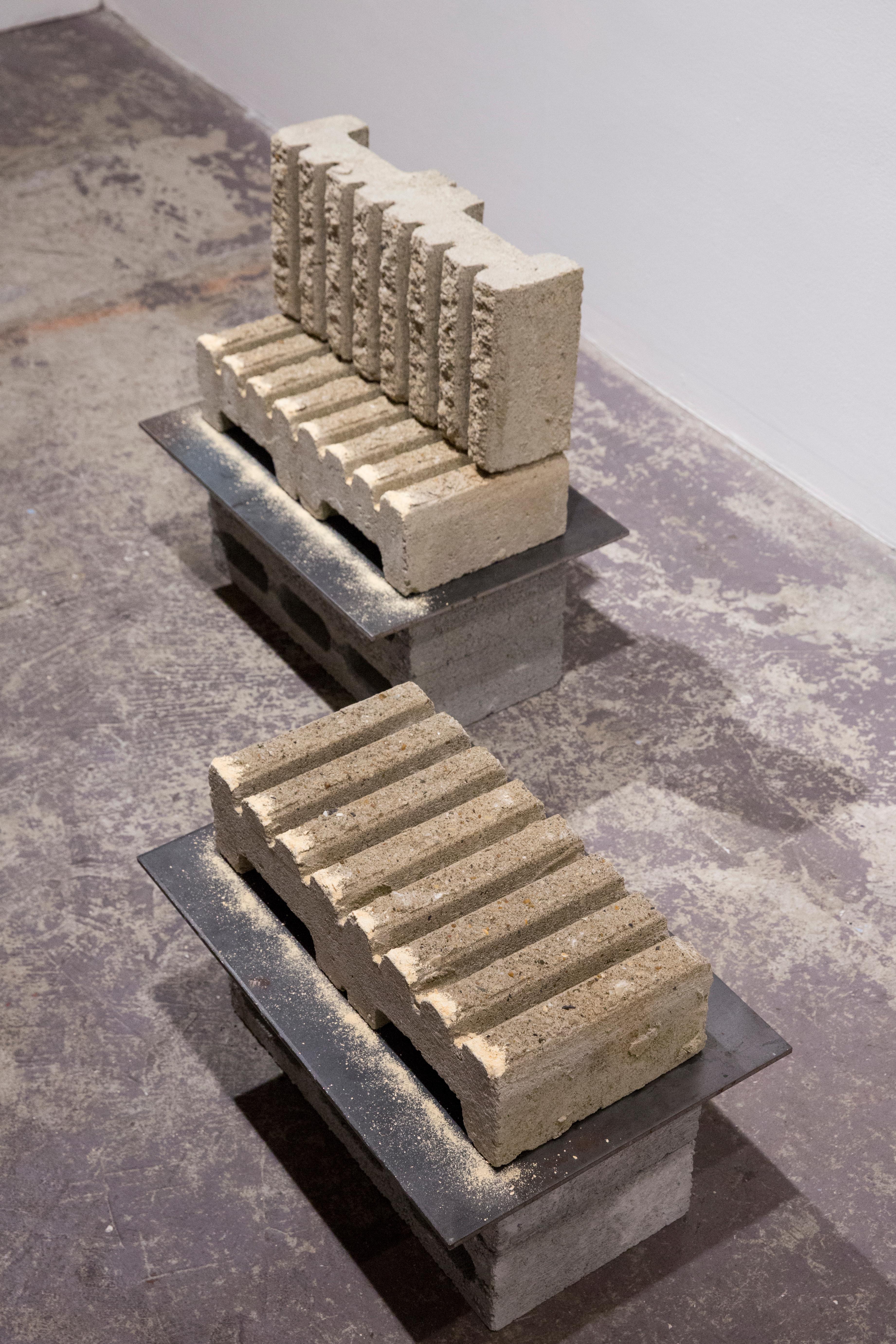 ON THE HUSTINGS (PHASES) - Diptyque de sculpture industrielle en béton en vente 2