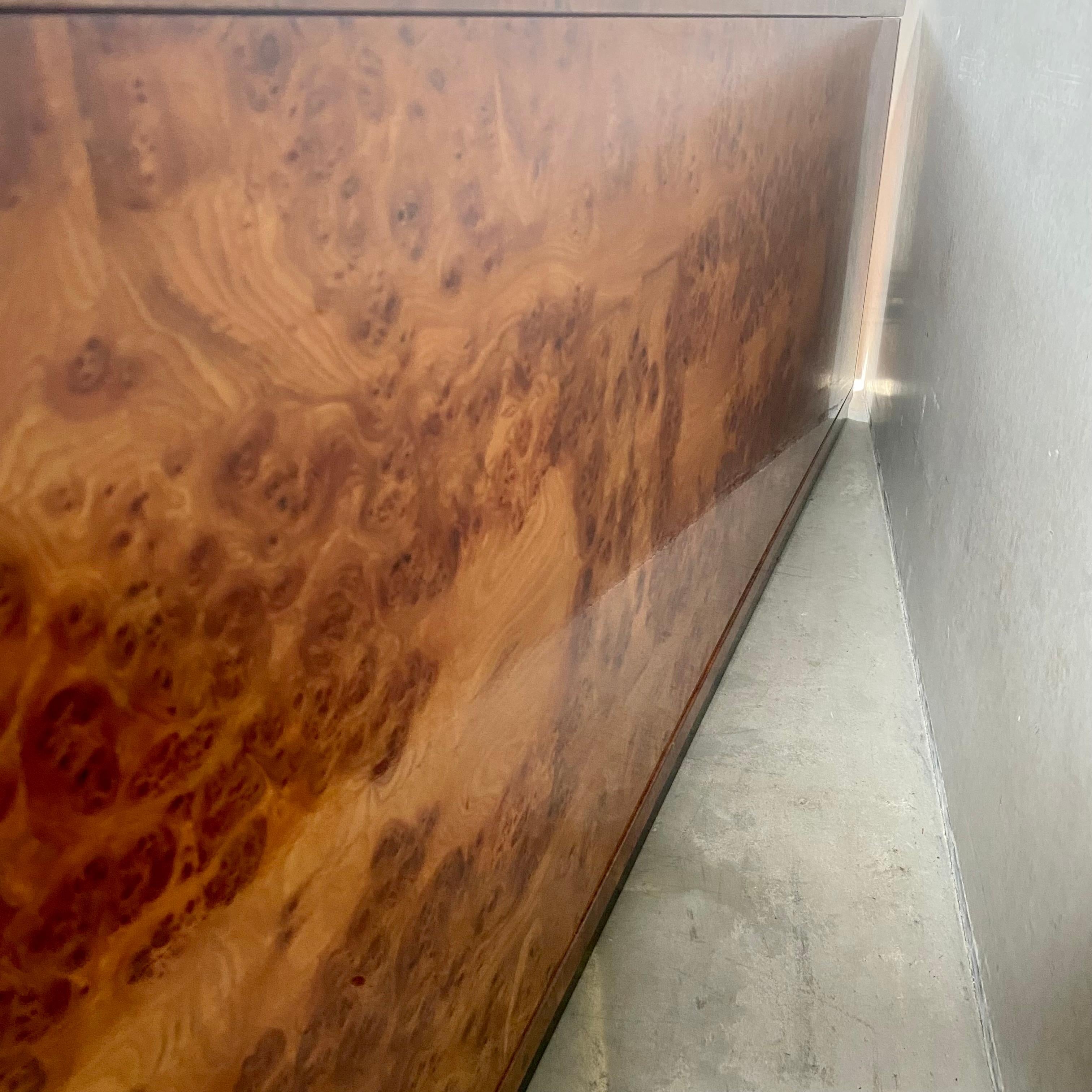 Enfilade en bois de ronce Briar de Guerini Emilio pour Gdm plaqué or 24 carats, Italie, 1980 en vente 1