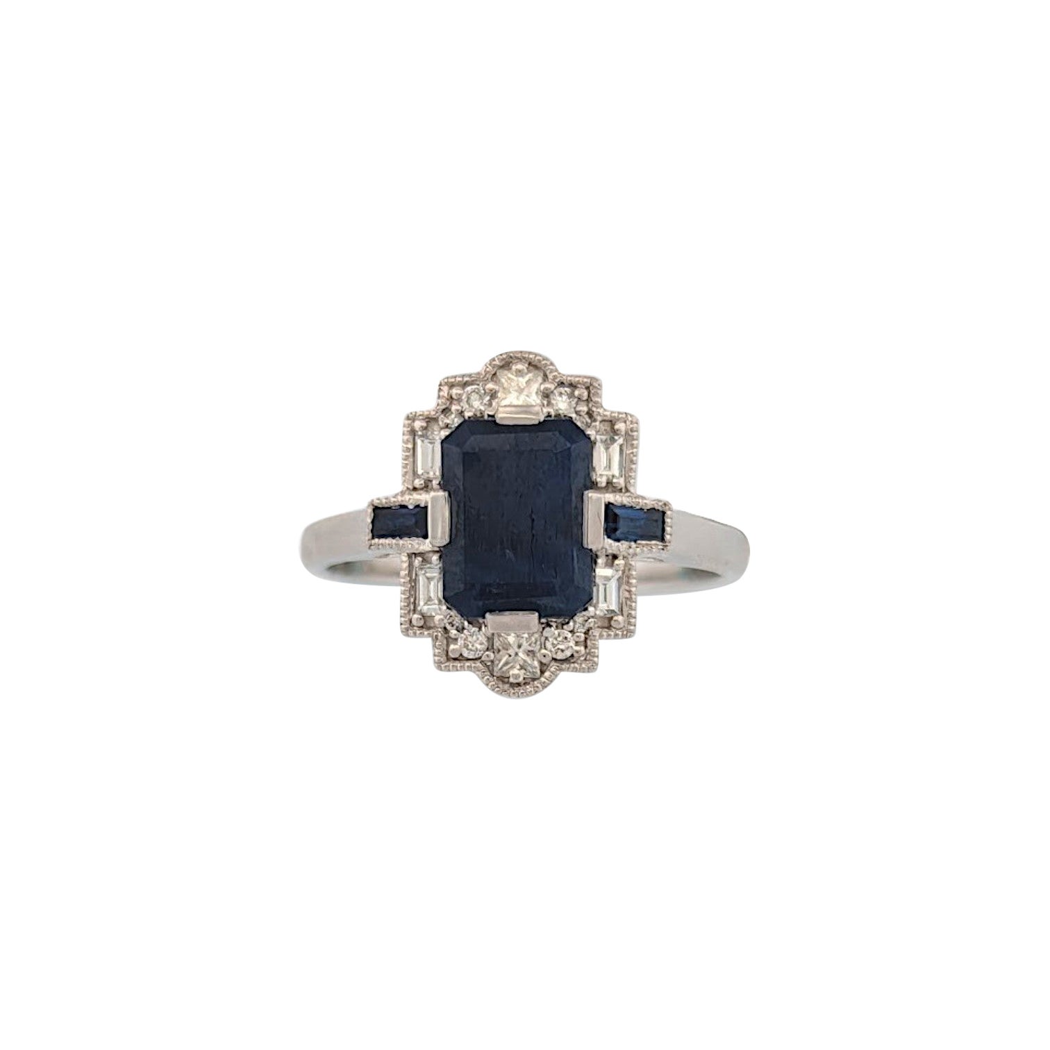 Briar Rose Ring  14K Weißgold mit 1,84ctw Smaragdschliff Saphiren Größe 7 im Angebot