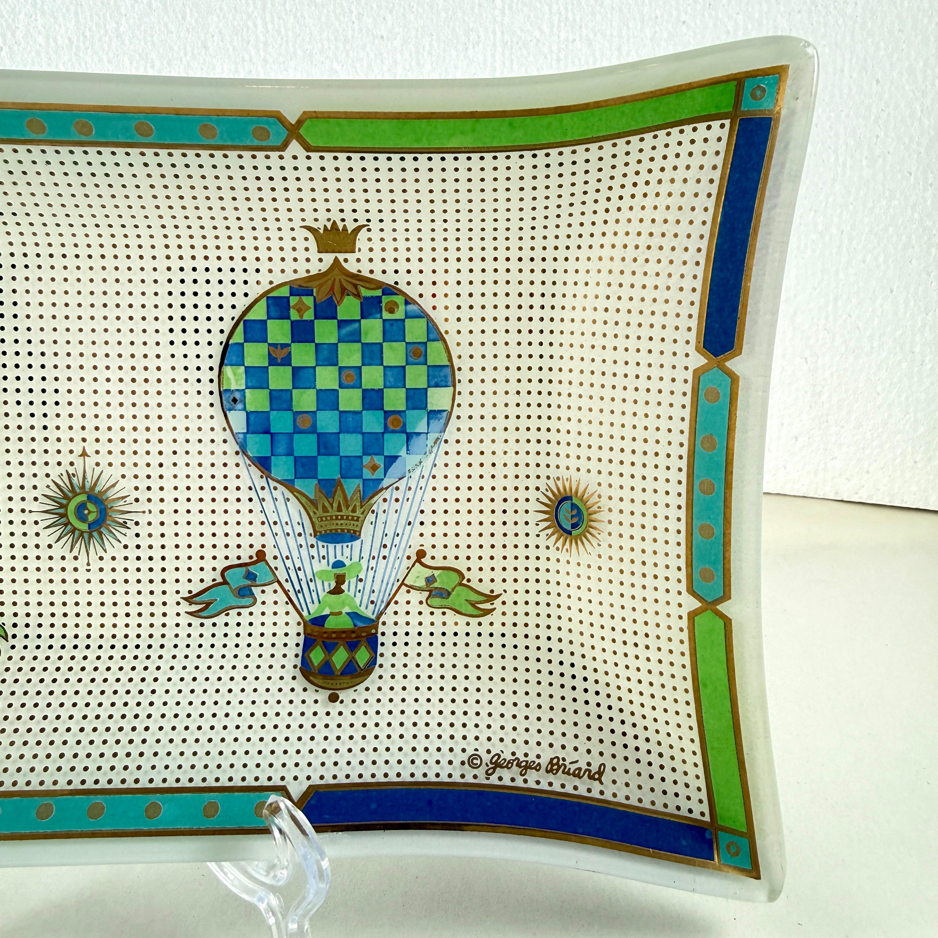 Briard Fancy Free Montgolfier Balloon Opal Glass Platter en vente 2