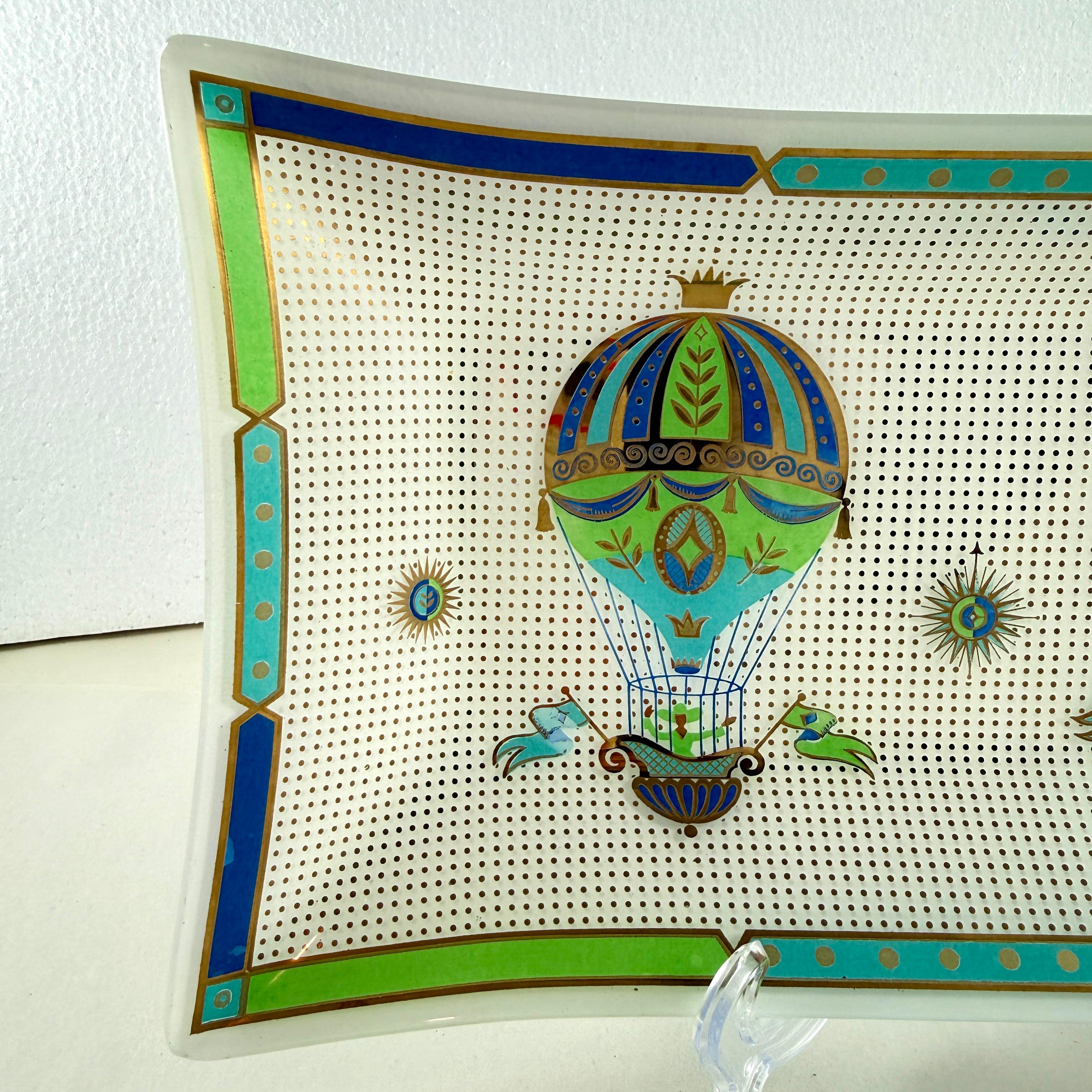 Briard Fancy Free Montgolfier Balloon Opal Glass Platter en vente 3