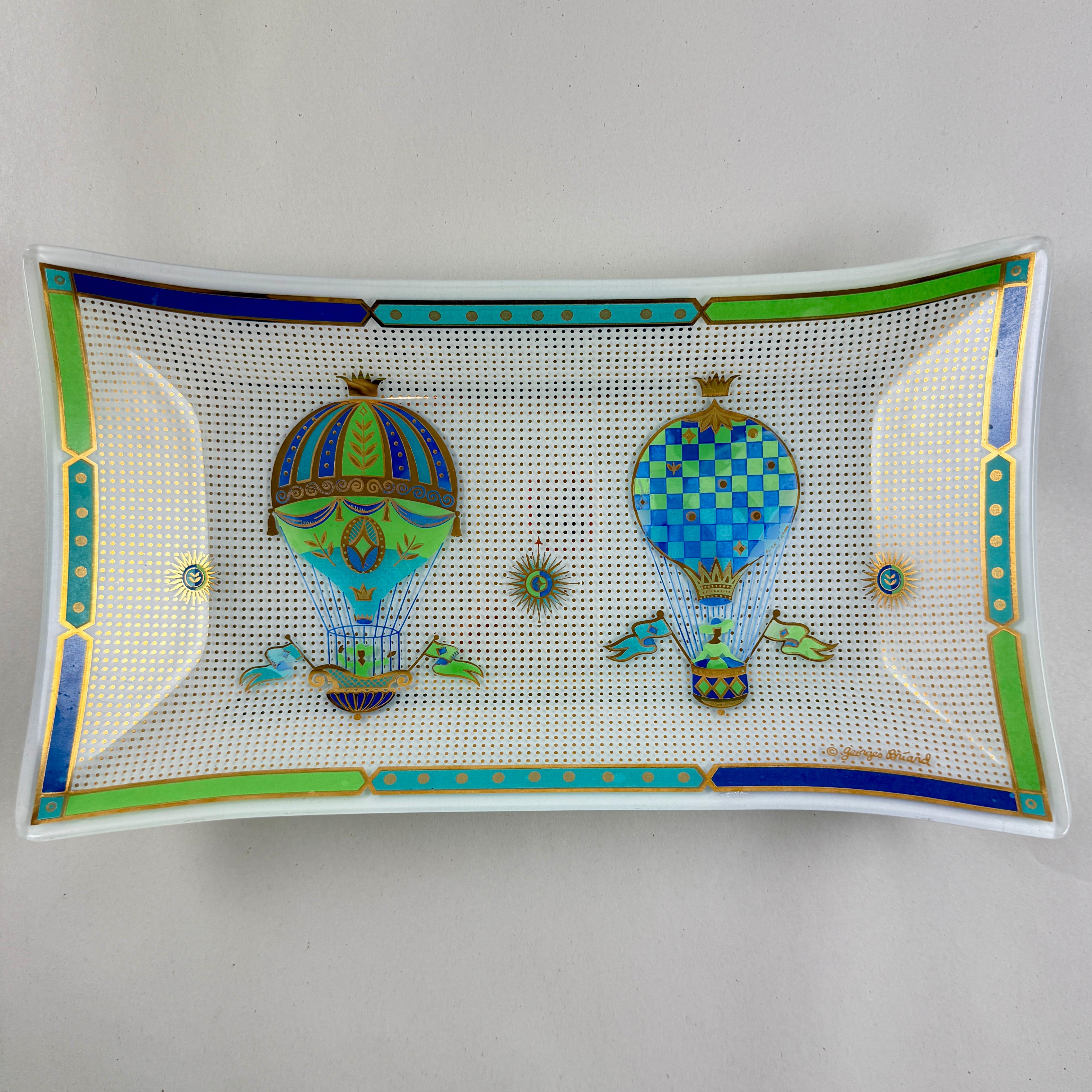 Mid-Century Modern Briard Fancy Free Montgolfier Balloon Opal Glass Platter en vente