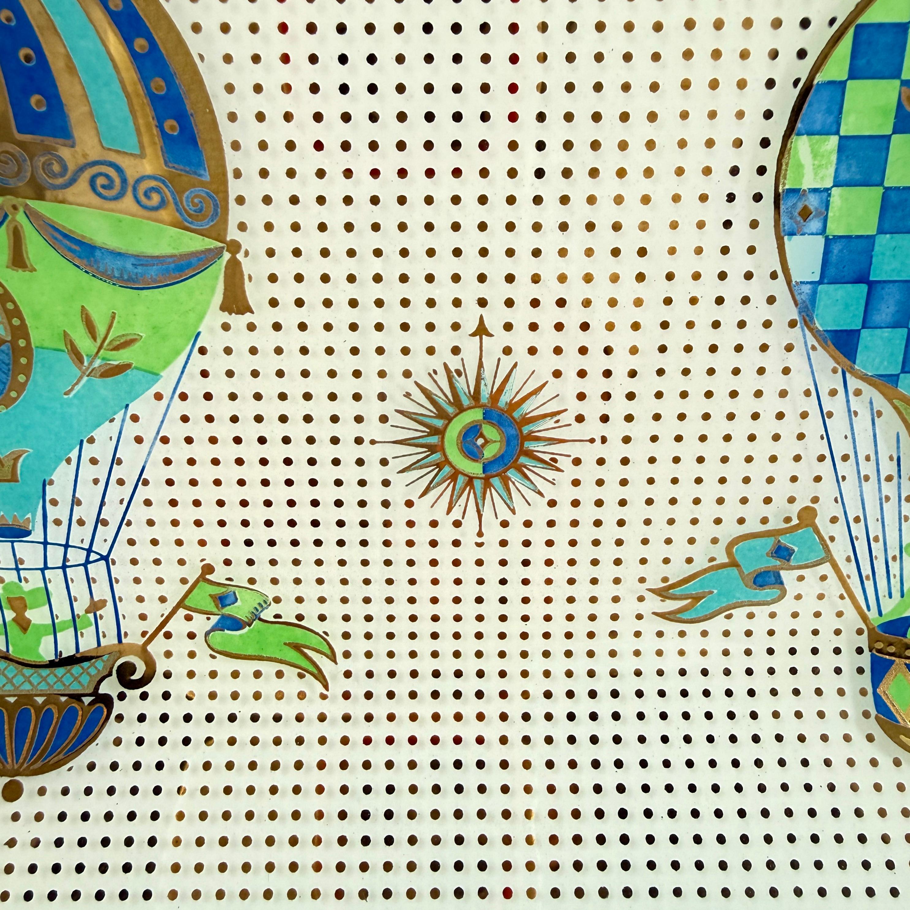 Milieu du XXe siècle Briard Fancy Free Montgolfier Balloon Opal Glass Platter en vente
