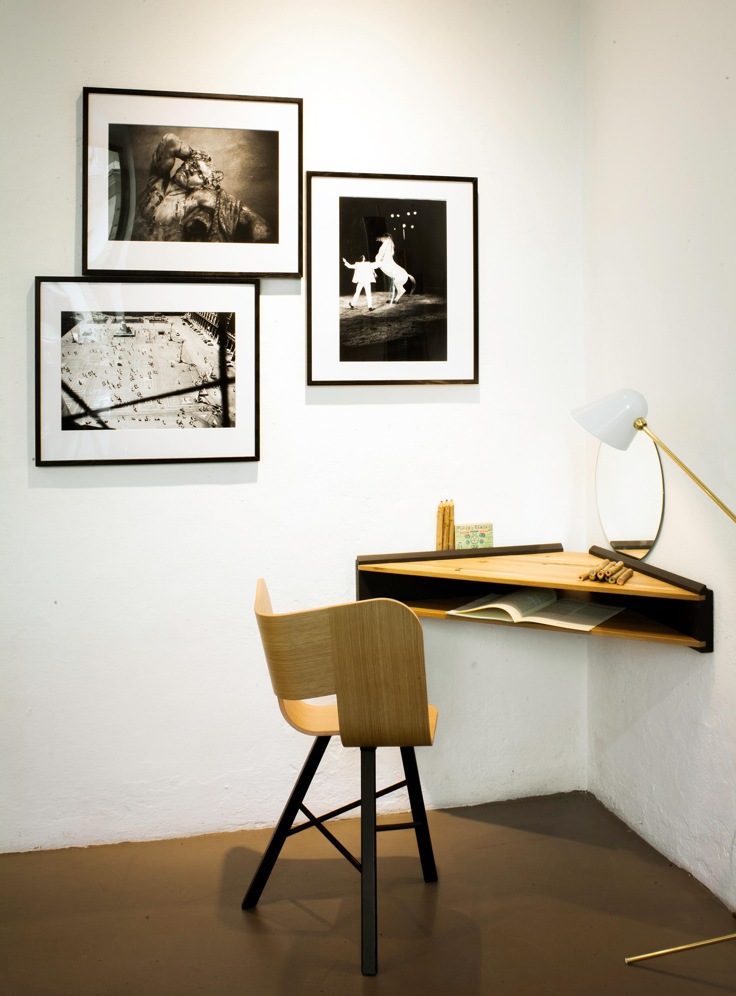 Briccola-ge, Eck-Schreibtisch oder Regal aus massiver Eiche und rot lackierten Halterungen im Zustand „Neu“ im Angebot in Milan, Lombardy
