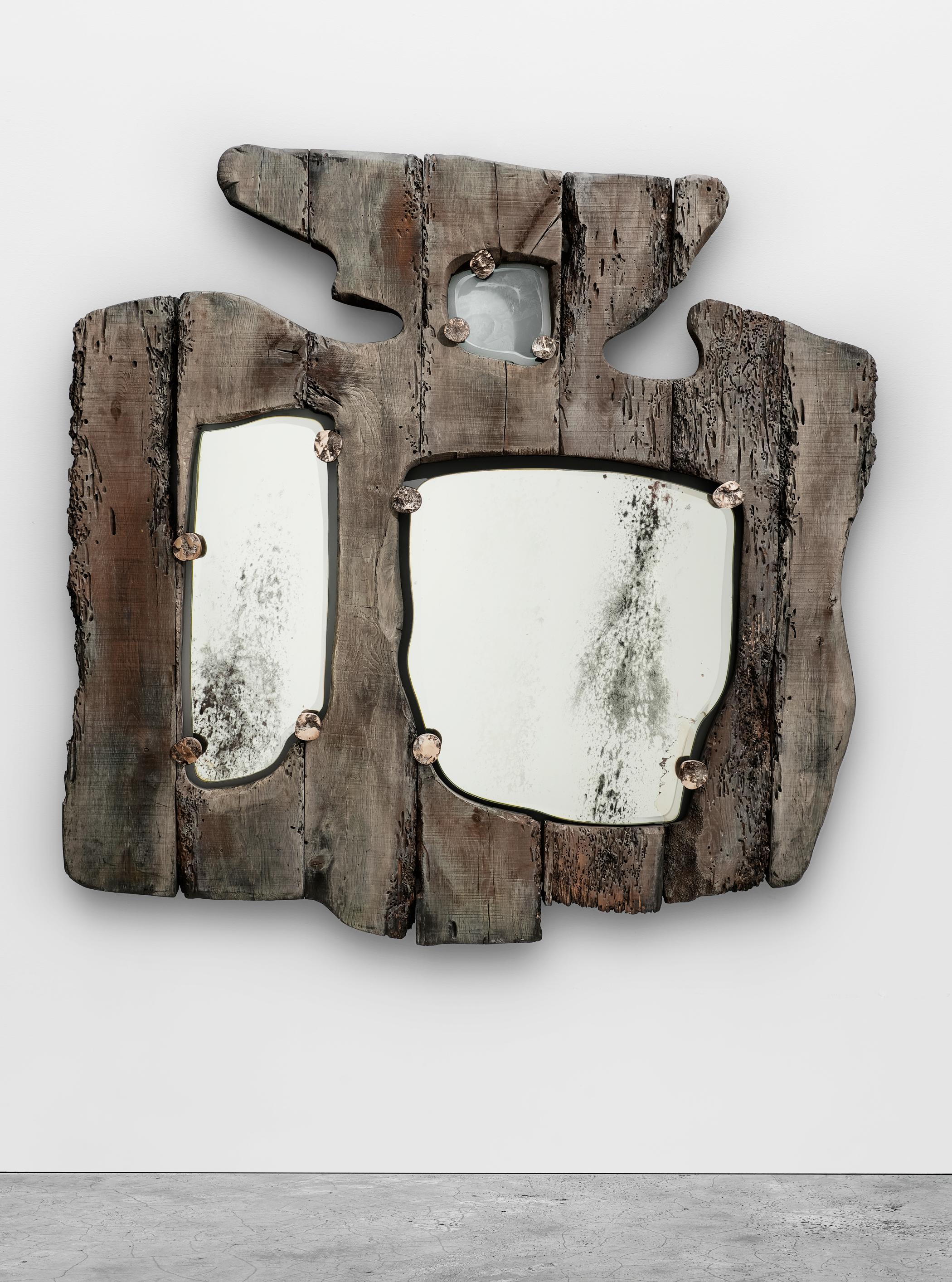 Specchio Briccole di Vetralia
Disegnato da Giovanni Luca Ferreri
Dimensioni:  L. 165 x P. 5 x H. 165 cm
Materiali: Legno antico di briccole, specchio, vetro inciso, bronzo.

VETRALIA
Arte funzionale con sede a Venezia
Attiva nella proposta di design