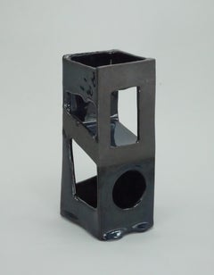 Abstrakte schwarze Keramikskulptur „Brick“ von Lauren Klenow, 2024, Steingut