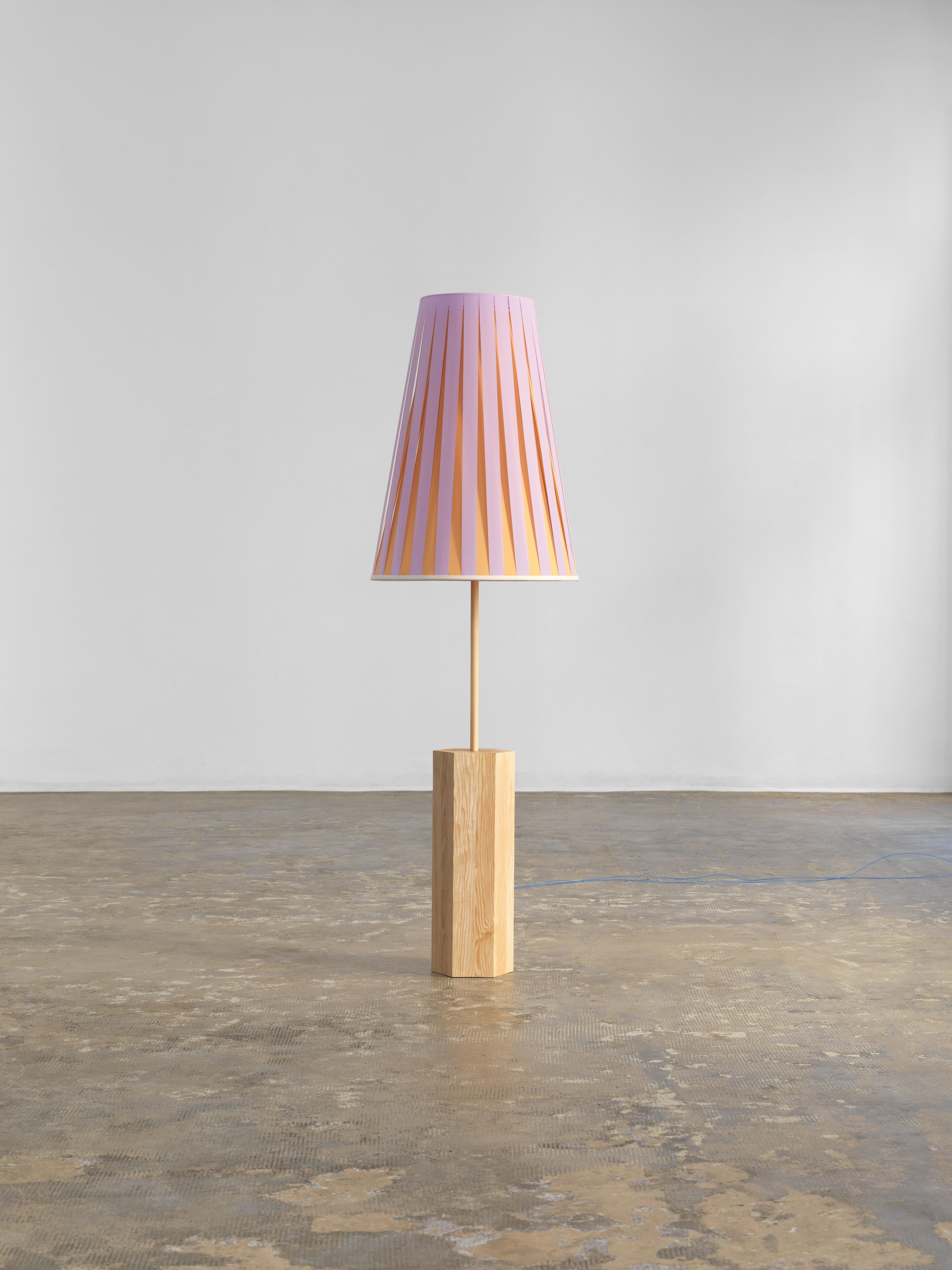 italien Lampadaire haute couture jaune pâle de Servomuto en vente