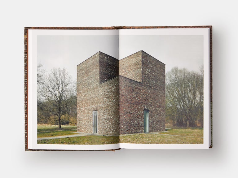 An unrivalled exploration of the world's most surprising and inspiring brick architecture – in a stylish, compact new format in this reimagined and easy-to-use size, Brick takes a fresh look at one of the world's most familiar and popular building