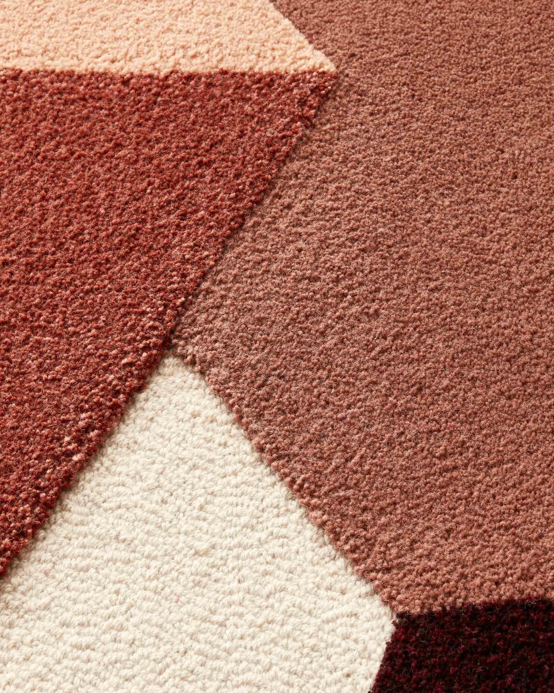 Nesso Tre Freier Teppich aus Ziegelstein von Seraina Lareida (Handgefertigt) im Angebot