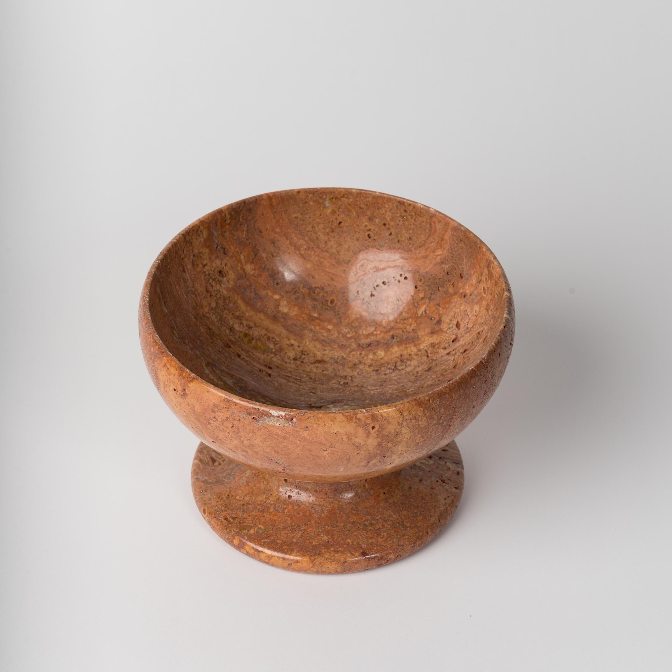 Red travertine decoratibe bowl. Can be used as a fruit bowl or as a purely decorative artefact or vide-poches.
In good vintage condition.
This piece will ship from France and can be returned to either France or to a LIC, NY location.
Price does