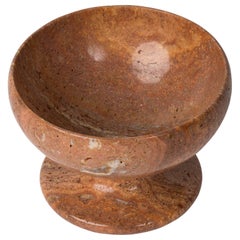 Fruttiera minimalista in travertino rosso mattone "Piedouche", Italia, anni '70