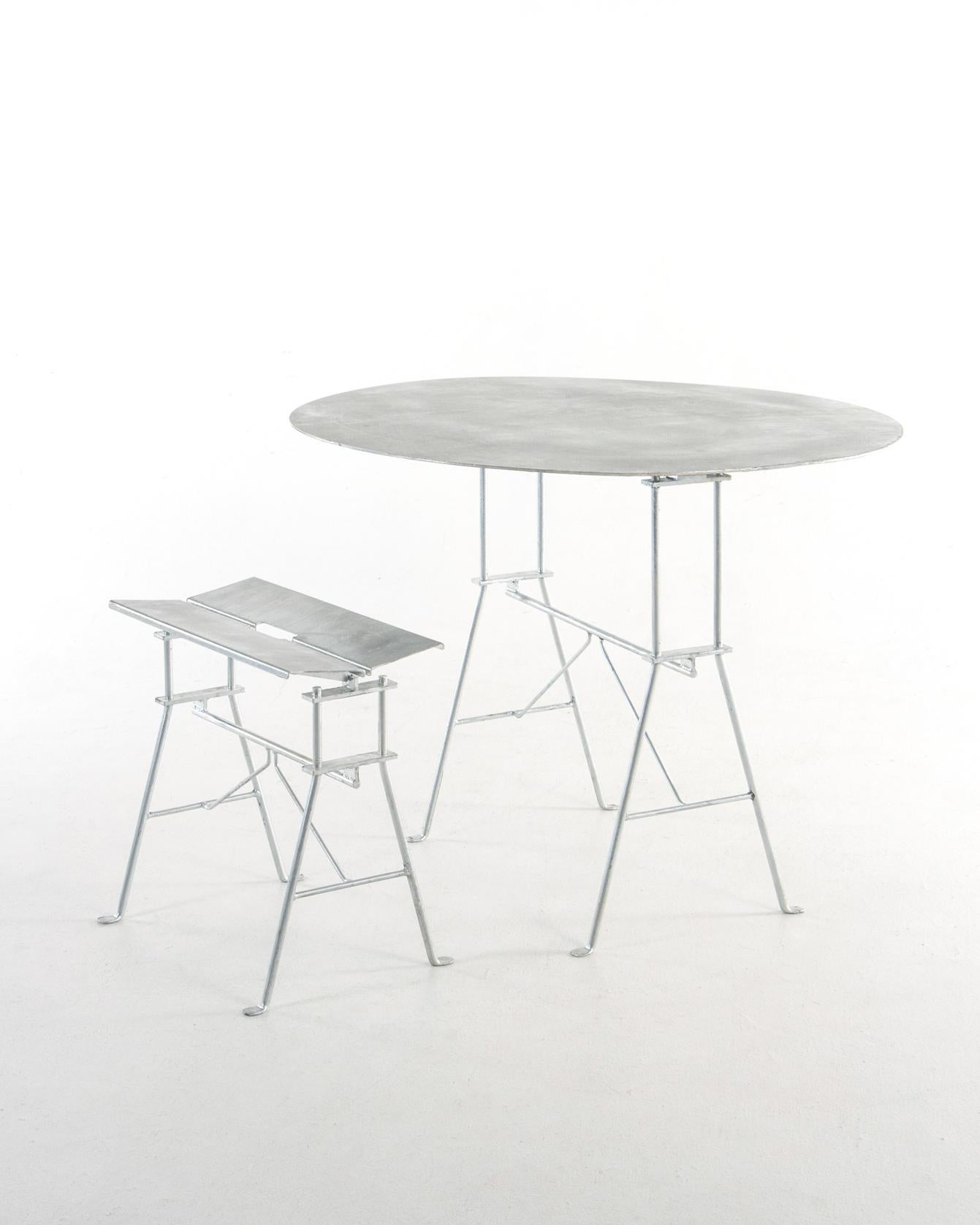 Moderne Banc Bricolo en acier galvanisé par Atelier Jones en vente