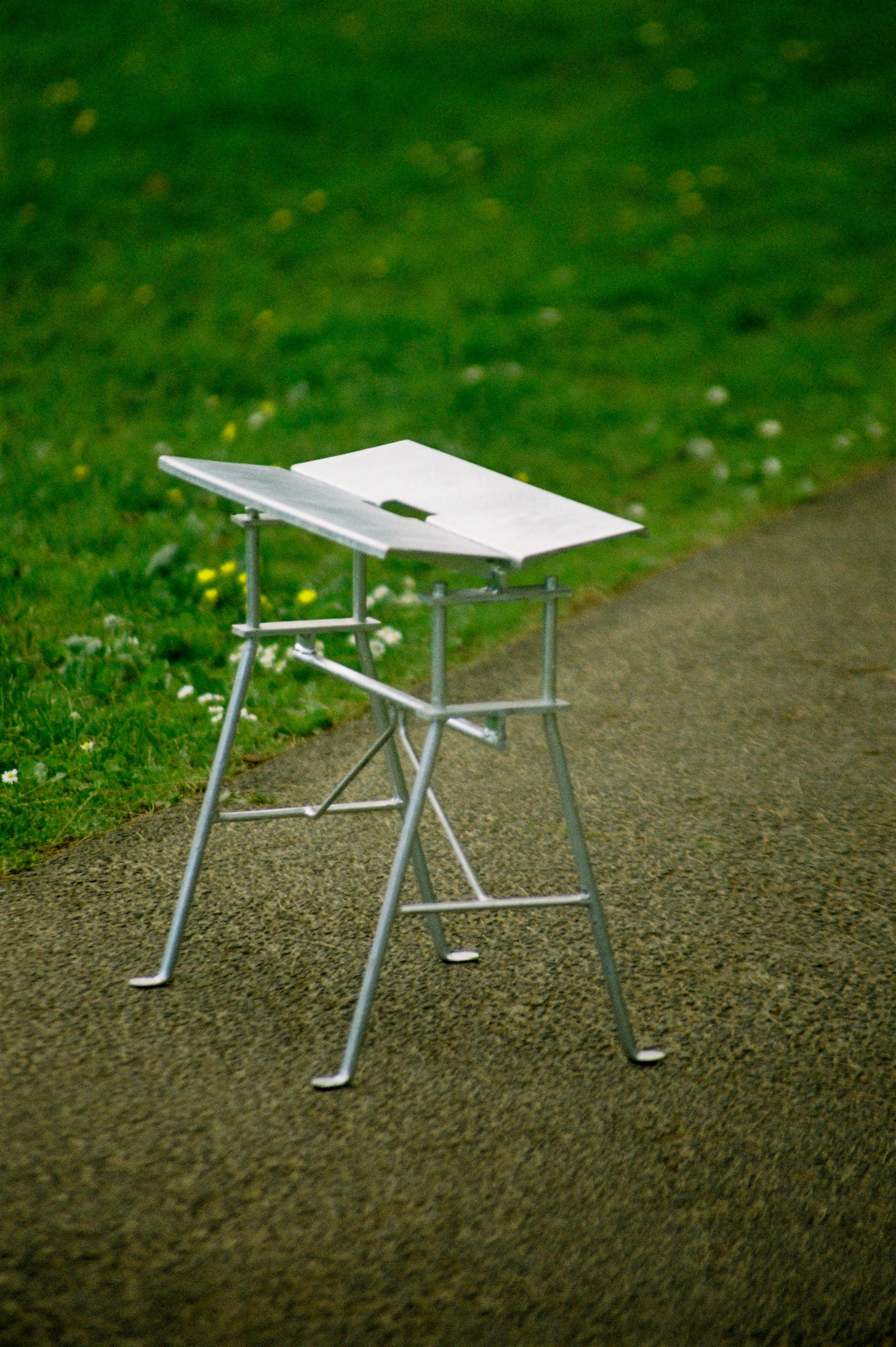 Forgé Banc Bricolo en acier galvanisé par Atelier Jones en vente