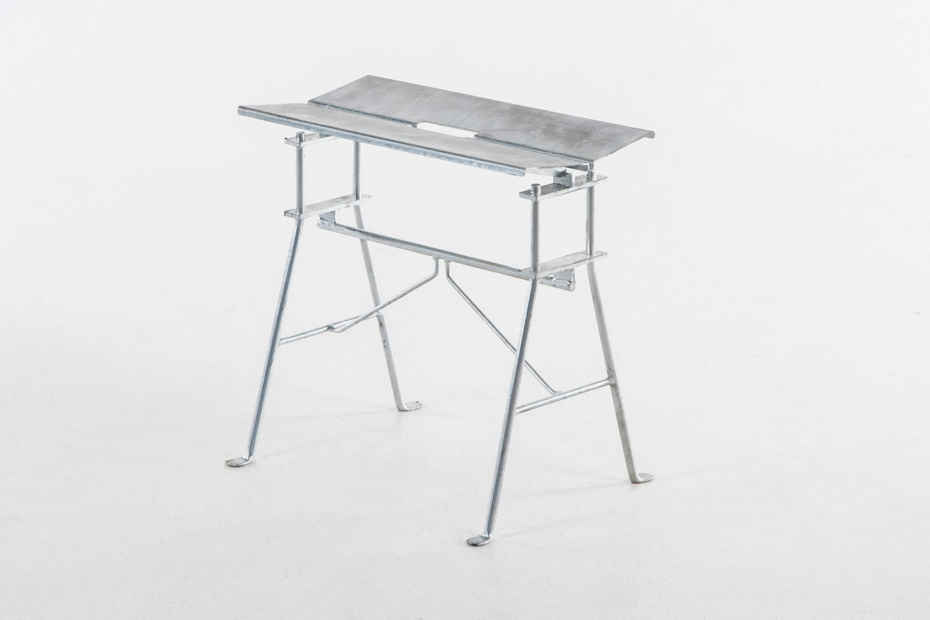 Acier Banc Bricolo en acier galvanisé par Atelier Jones en vente