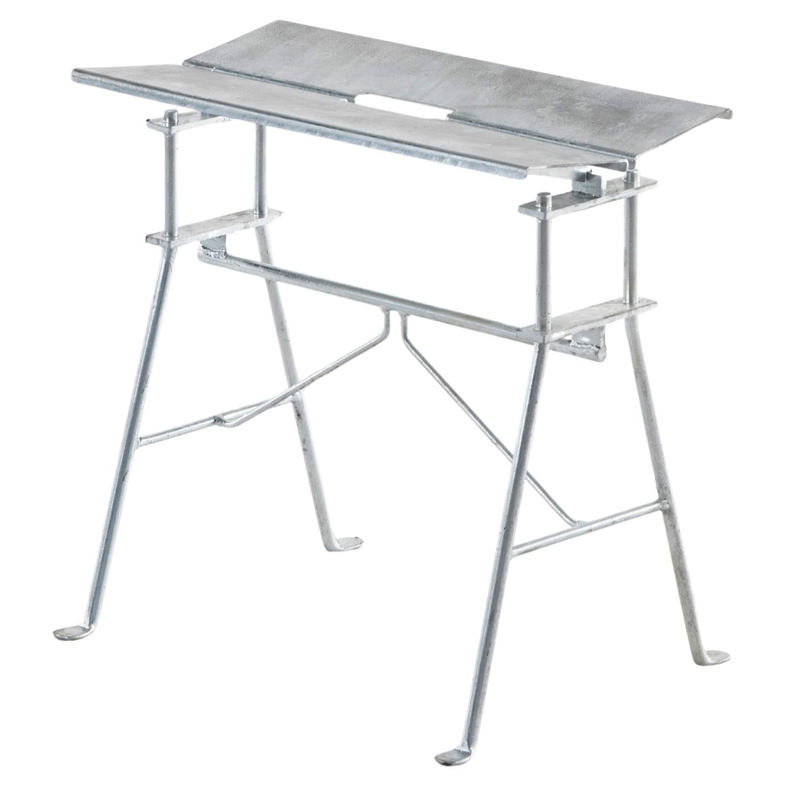 Banc Bricolo en acier galvanisé par Atelier Jones