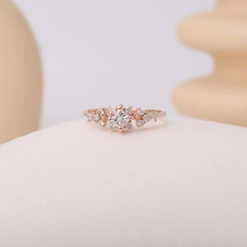 Product Details :

• Made to Order

• Gold Kt: 14kt

• Available Gold Colors: Rose Gold, Yellow Gold, White Gold

• 0.33ct Princess Cut  Diamond

• 0.22ct Natural Diamond

• Diamond Color-Clarity: F-G Color VS/SI Clarity

• Comes with Jewelry