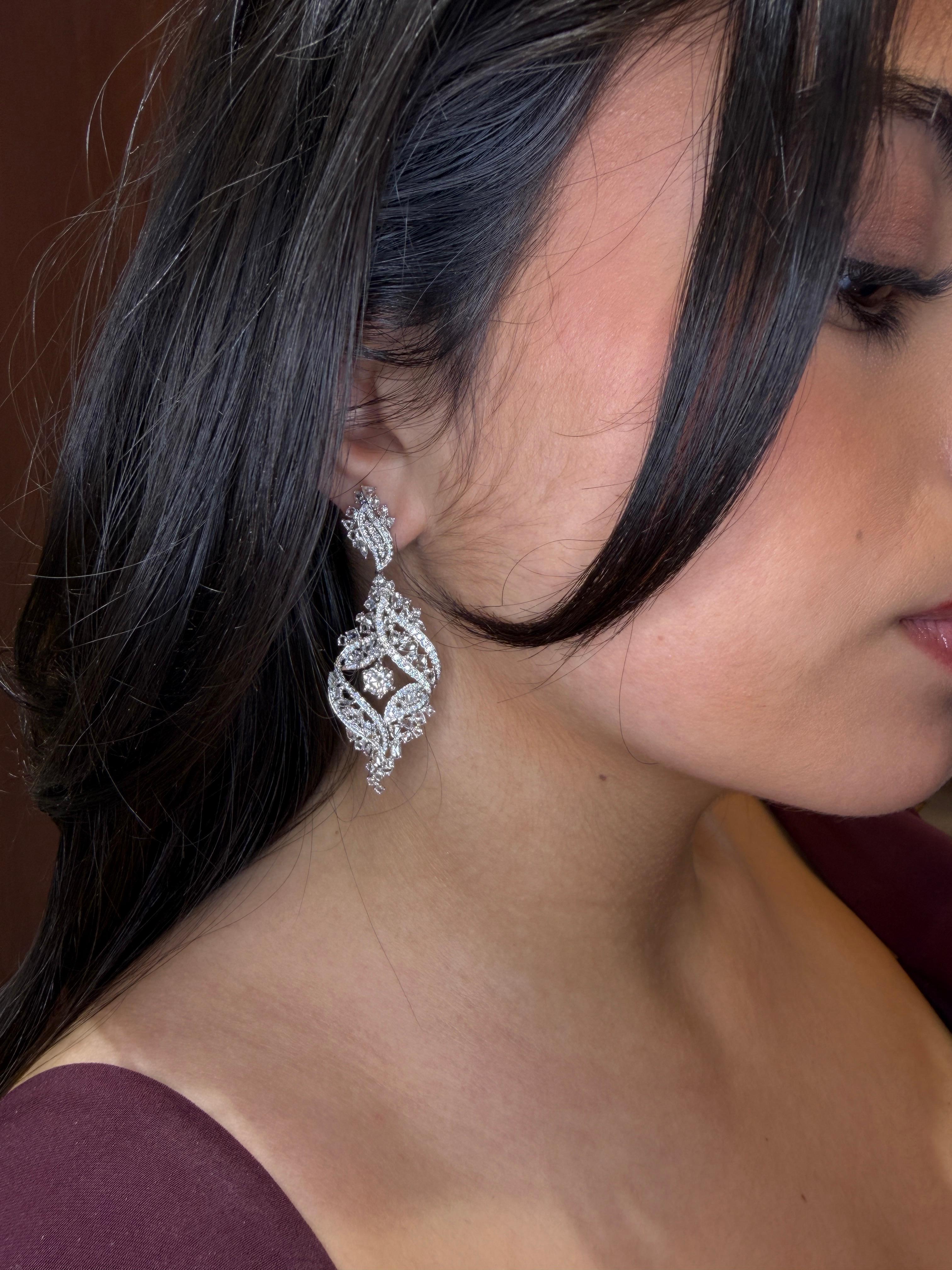 De las mujeres Bridal 18K White Gold Rose-Cut White Diamond Statement Chandelier Earring 7.95ct en venta