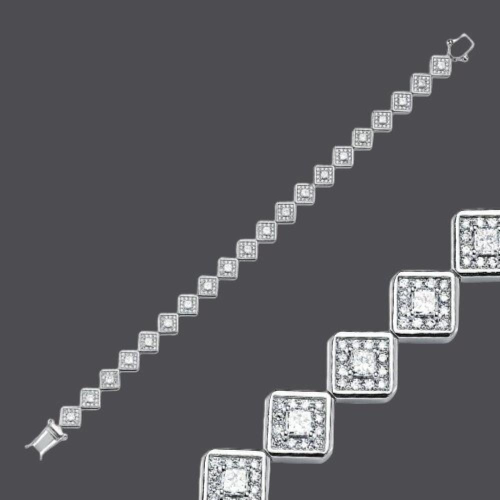 Modern  3.20ct Princess Diamond Bracelet For Sale