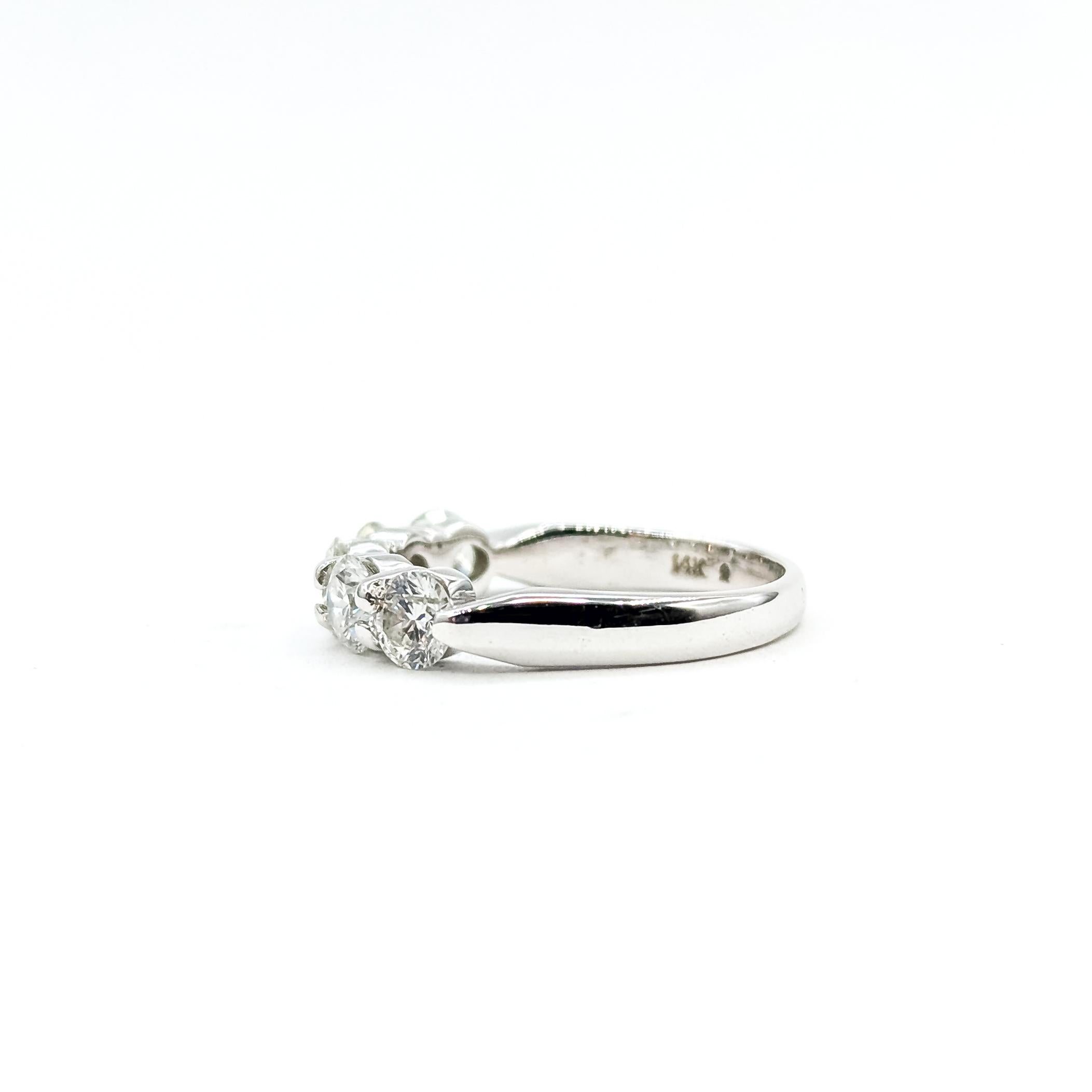 Fascia nuziale con diamanti in oro bianco 14 carati in vendita 3