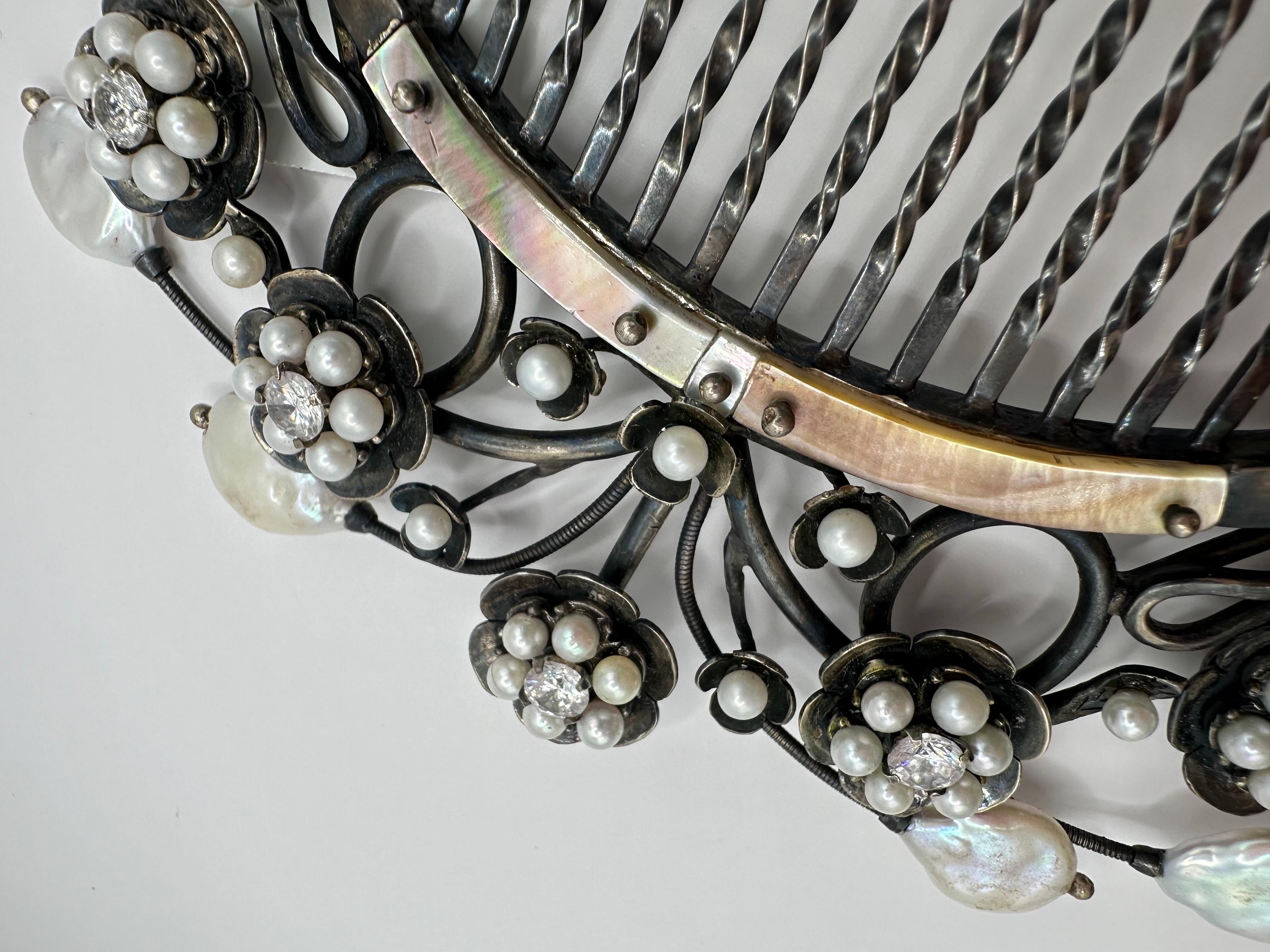 Handgefertigtes Brautmodenschmuck aus Silber und Perlen für Damen oder Herren im Angebot
