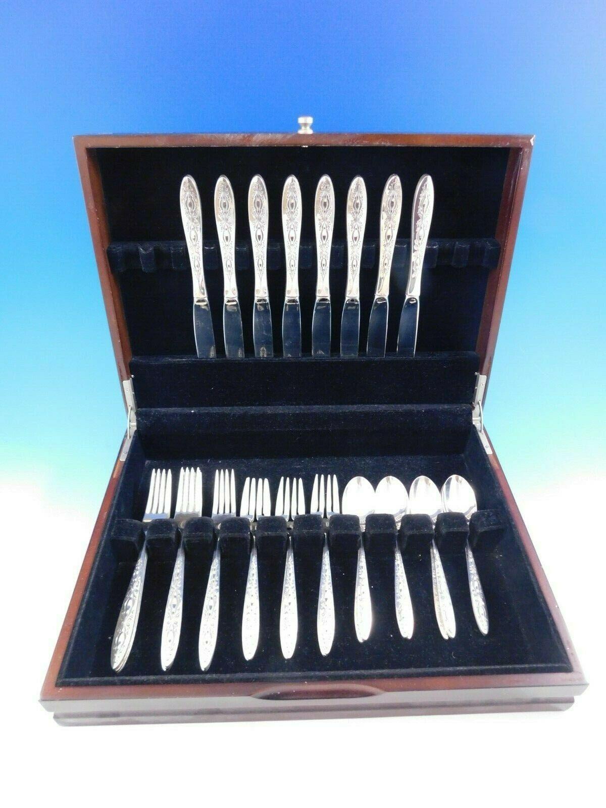 Exquisite bridal lace by Lunt sterling silver flatware set - 32 pieces. This set includes:

8 regular knives, 9 1/8