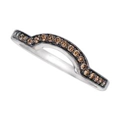 Brautring mit schokoladenbraunen Diamanten in 14 Karat Vanilla-Gold gefasst