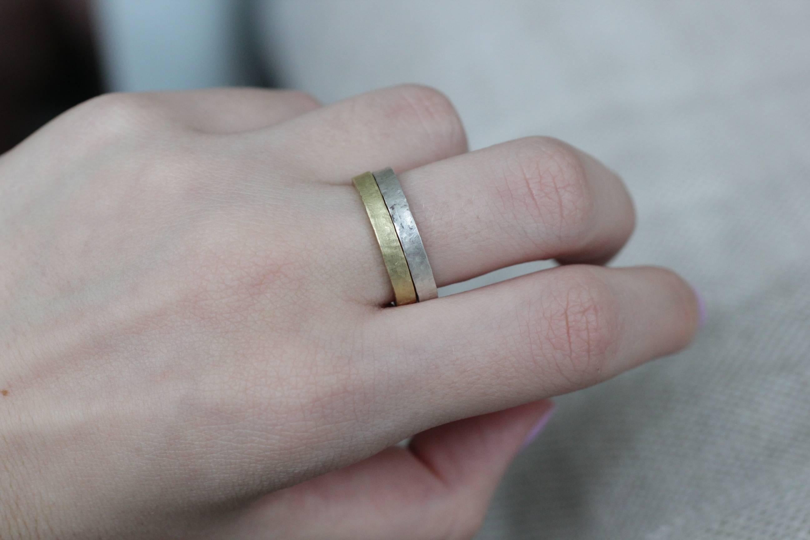 Anillo de Boda de Oro de 18 Kilates Apilado Contemporáneo Unisex Hombre en venta 4