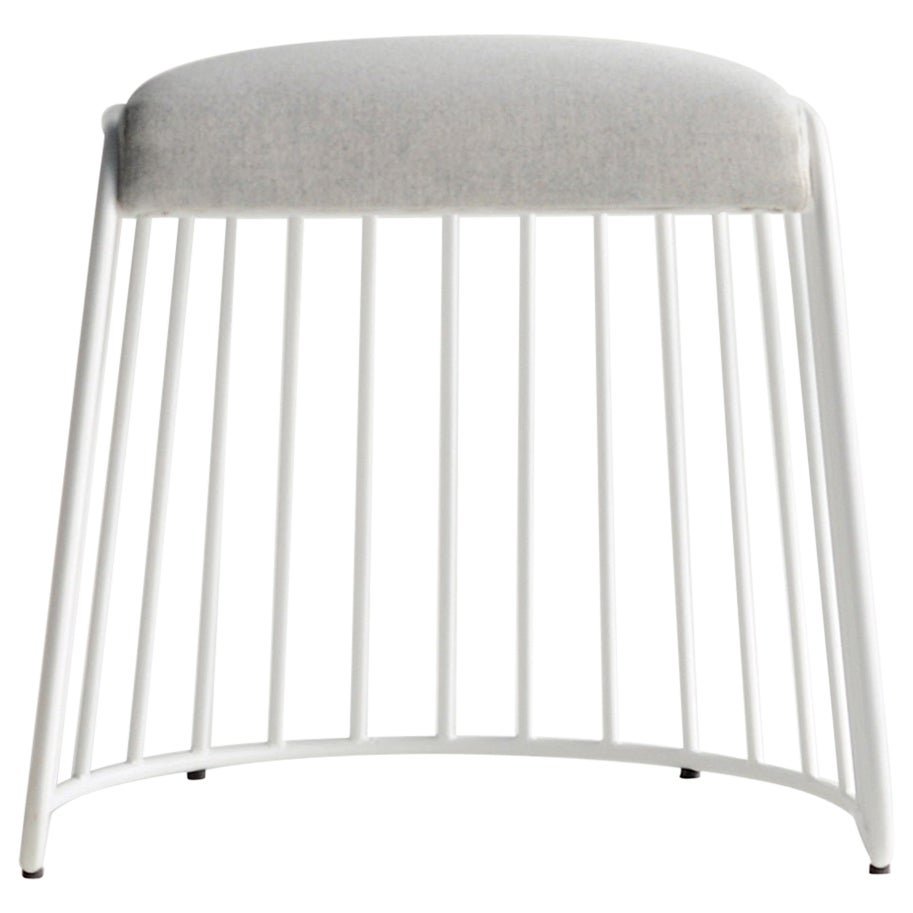Sgabello basso con velo da sposa di Phase Design