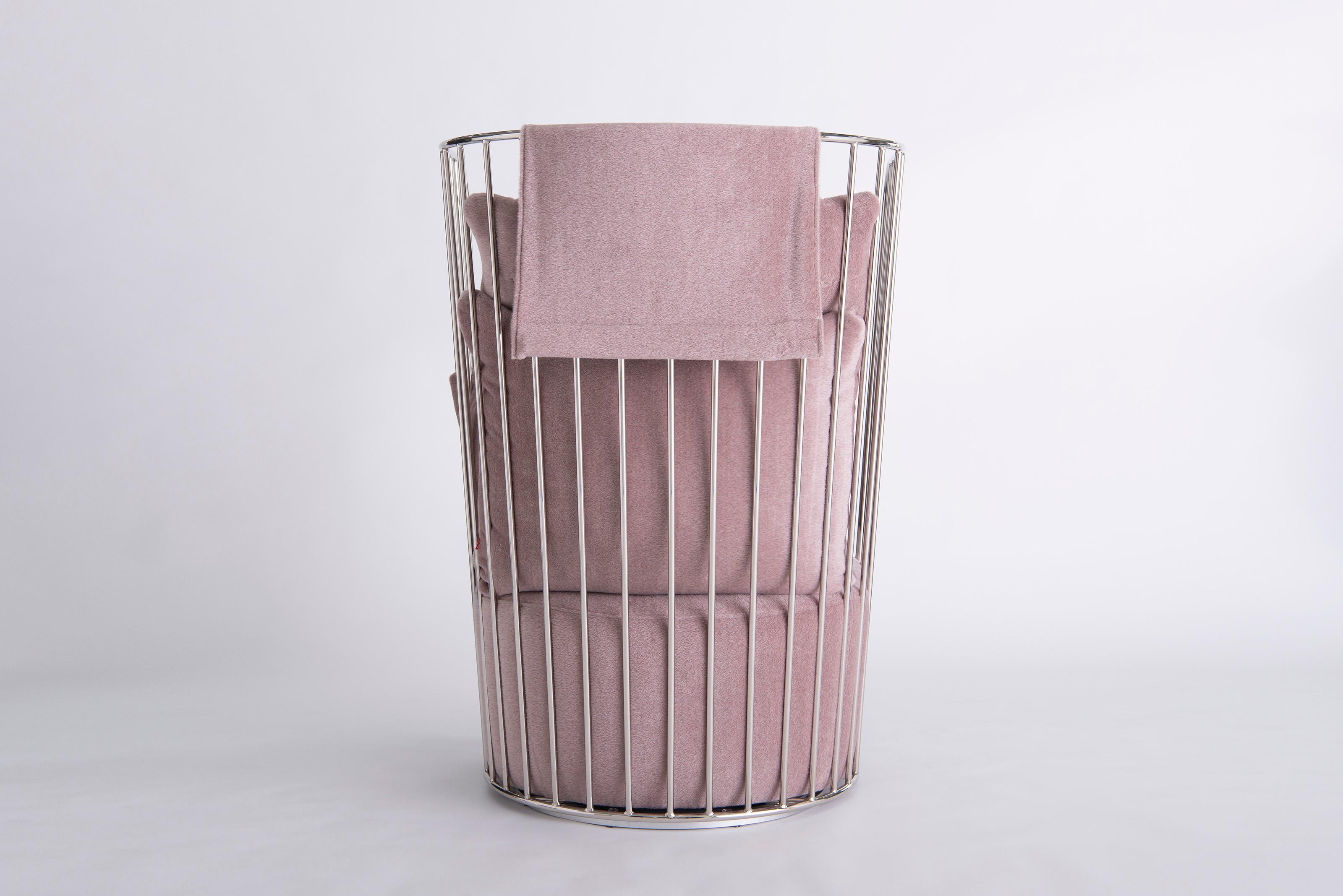 Bride’s Veil Static Chair With High Back by Phase Design In New Condition For Sale In Geneve, CH