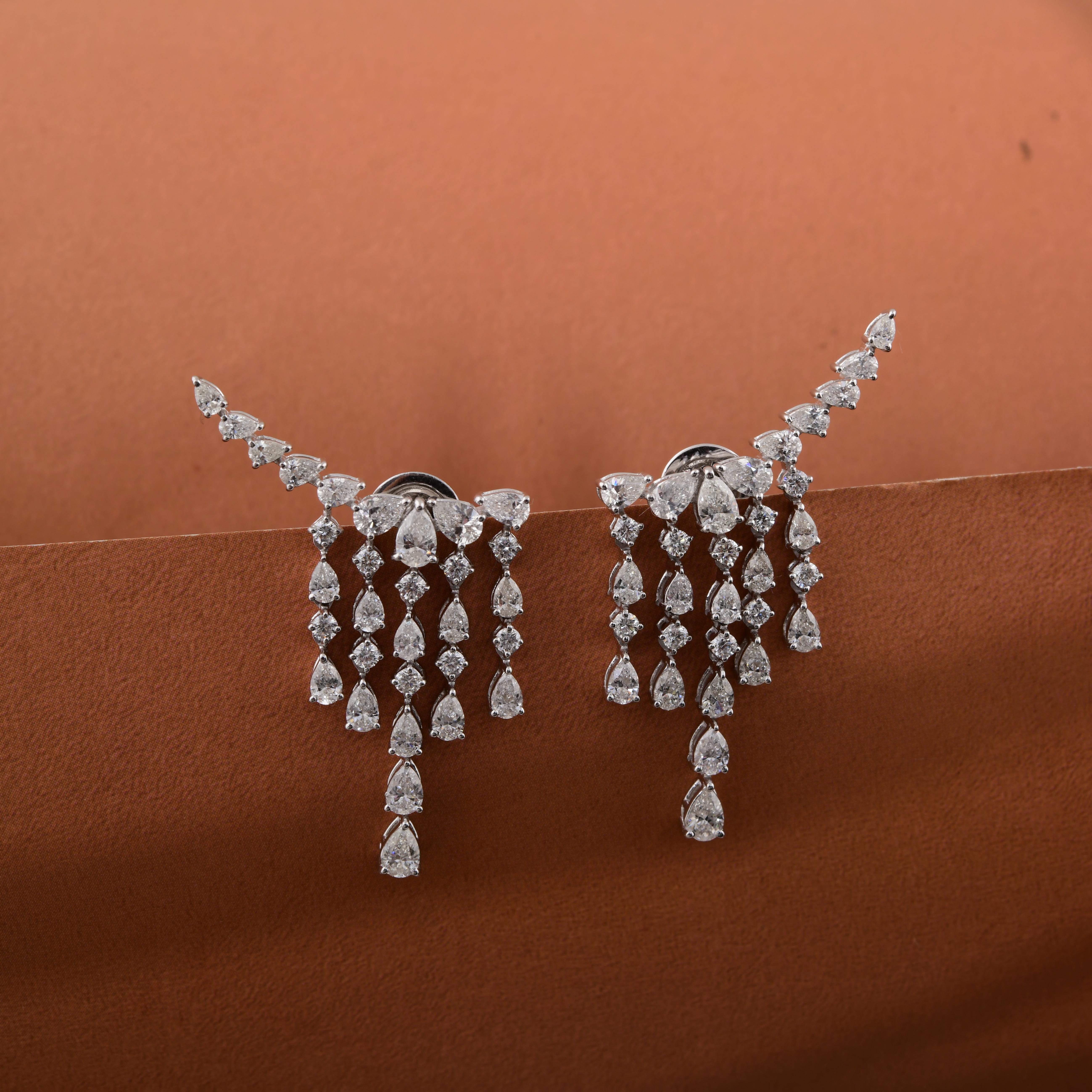 Moderno Orecchini a goccia da damigella d'onore in oro bianco 18 carati con diamante naturale da 3,95 carati in vendita