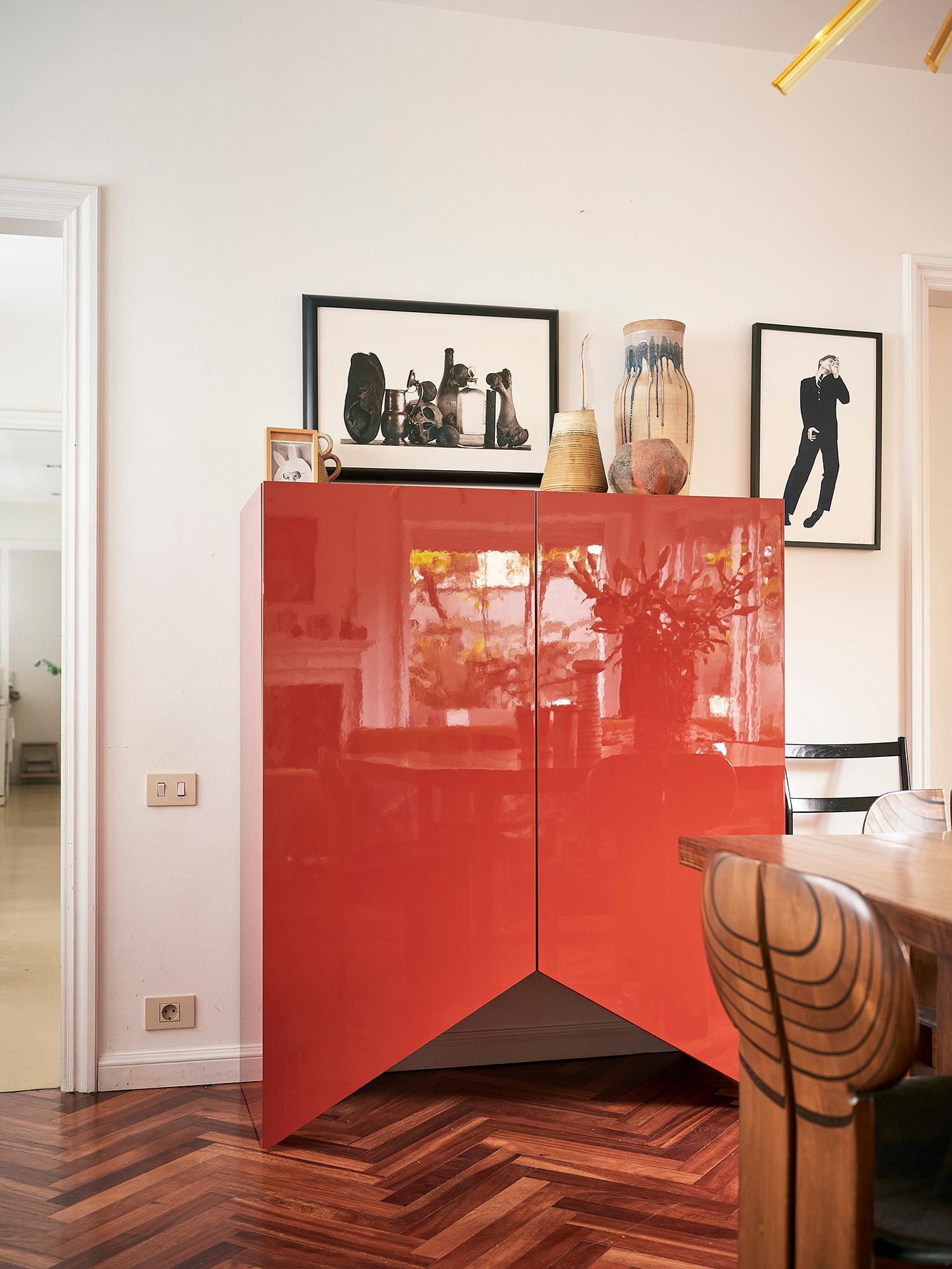 Brückenschrank, Grün, 180cm von Muller Van Severan, Lackiert, AM Contemporary (21. Jahrhundert und zeitgenössisch) im Angebot