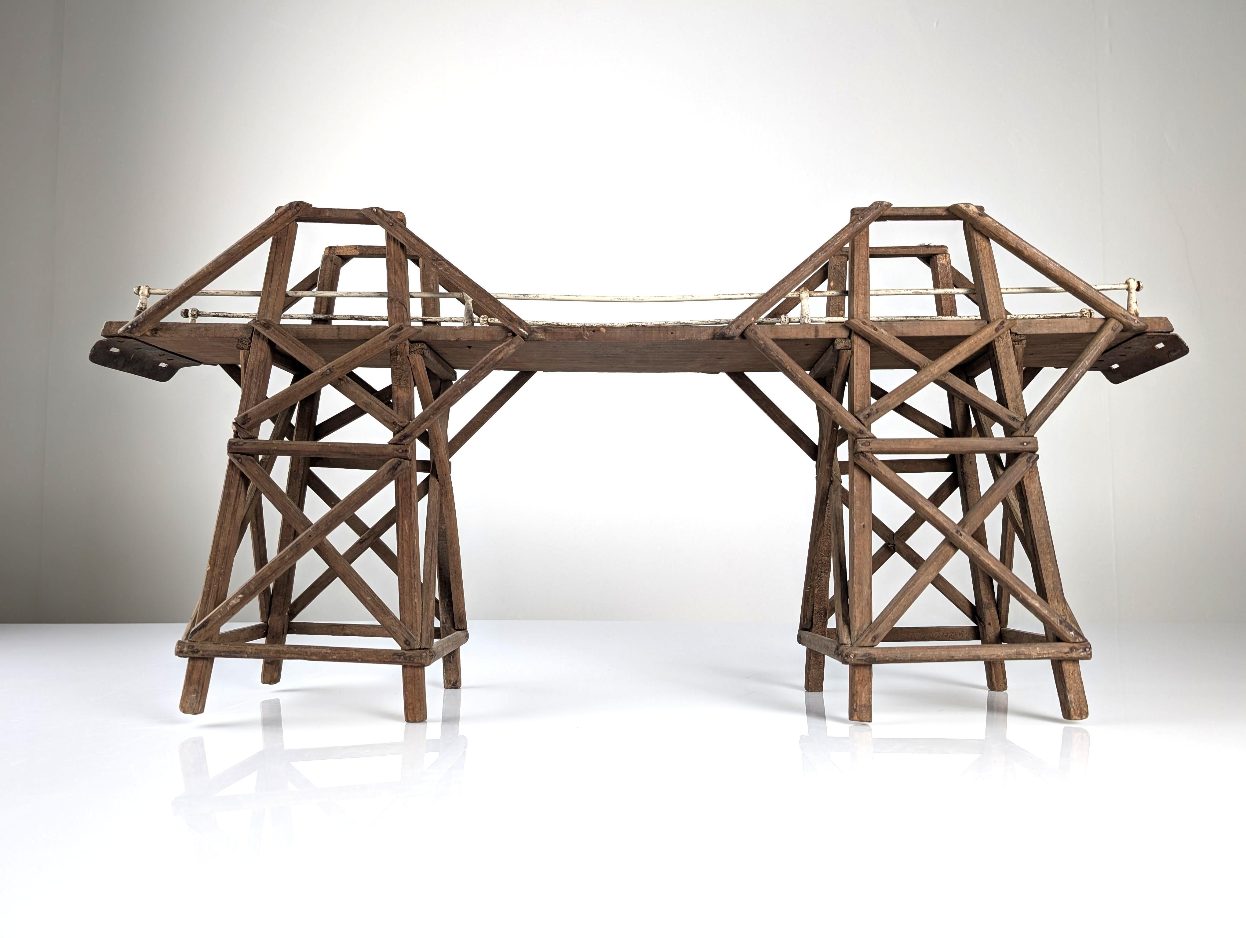 Modèle en bois et en fer du pont de la rivière Kwai, années 1950 en vente 3