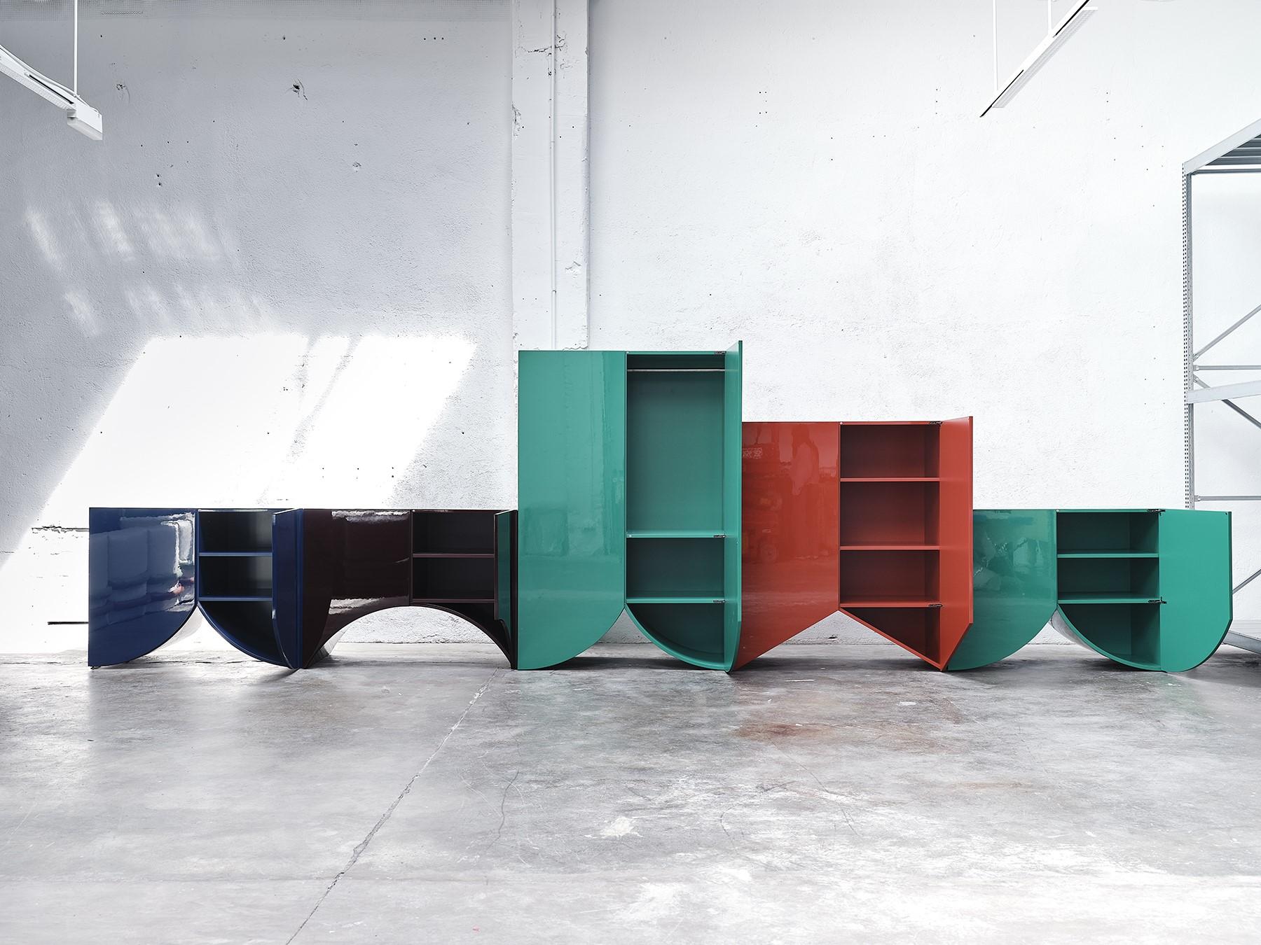 Armario Bridges de Muller Van Severan contemporáneo lacado en verde gran almacenaje en Nuevo estado para la venta en Barcelona, ES