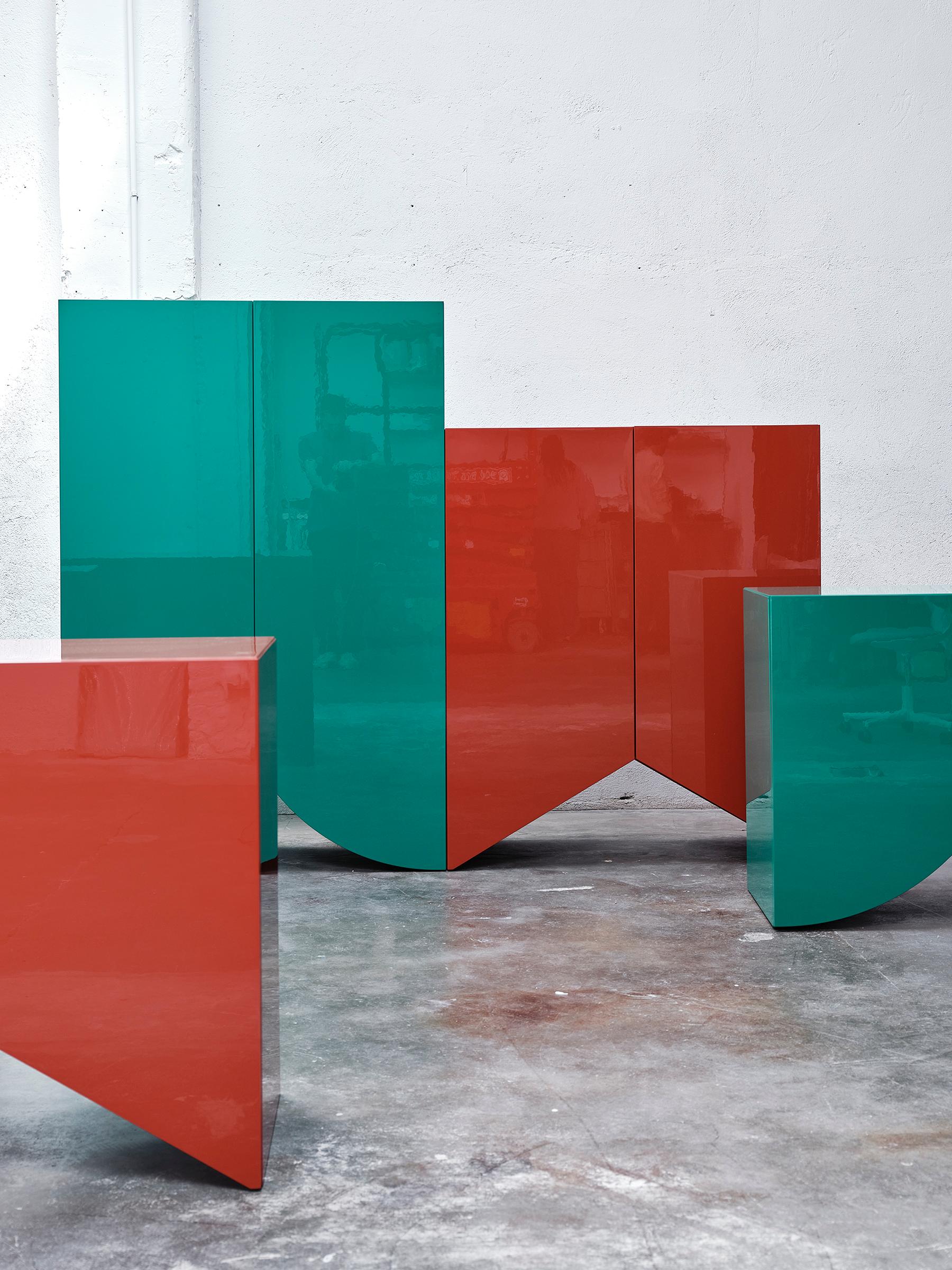 Armario Bridges de Muller Van Severen, armario mediano contemporáneo lacado en rojo en venta 4