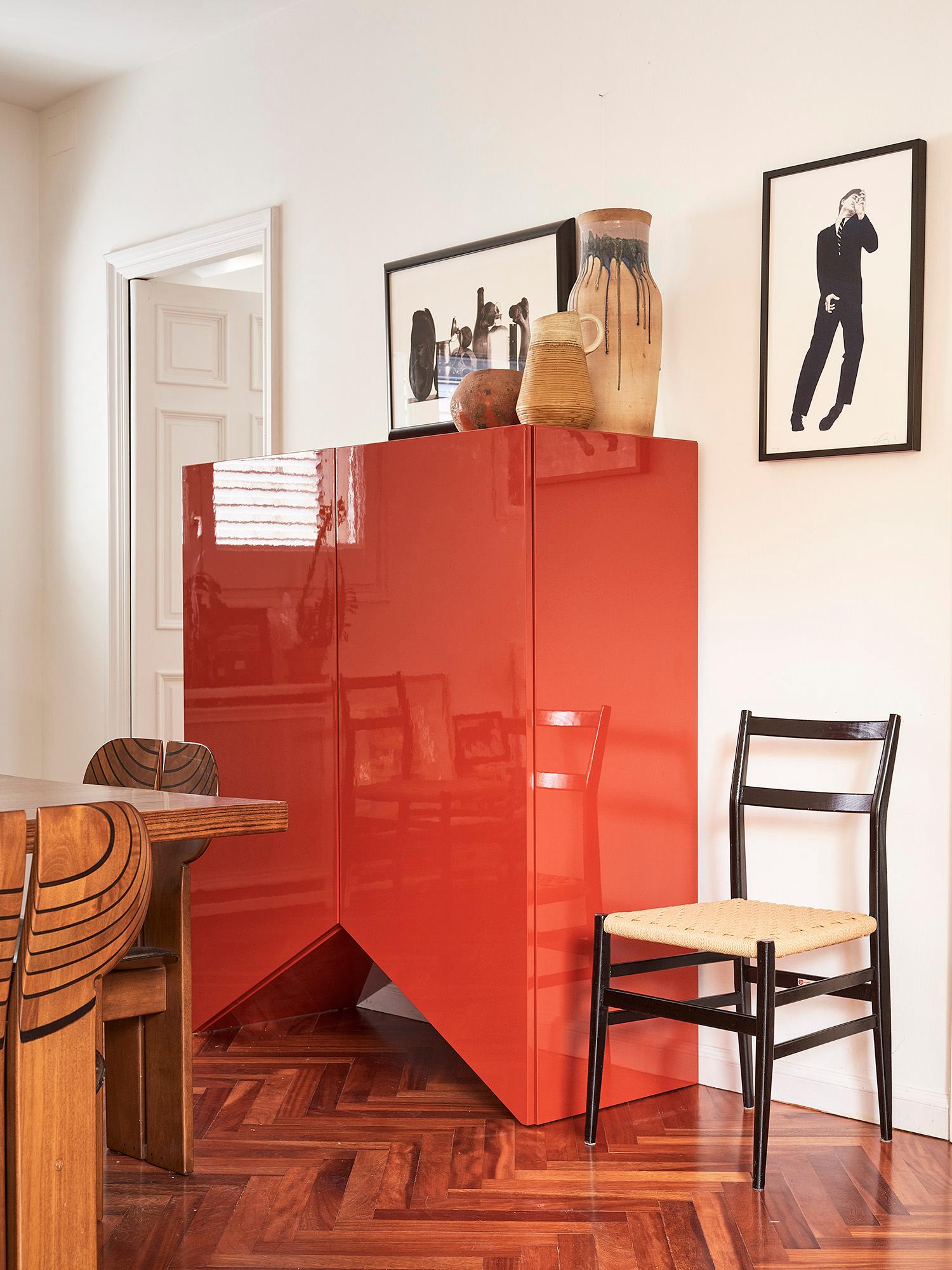 Armario Bridges de Muller Van Severen, armario mediano contemporáneo lacado en rojo Siglo XXI y contemporáneo en venta