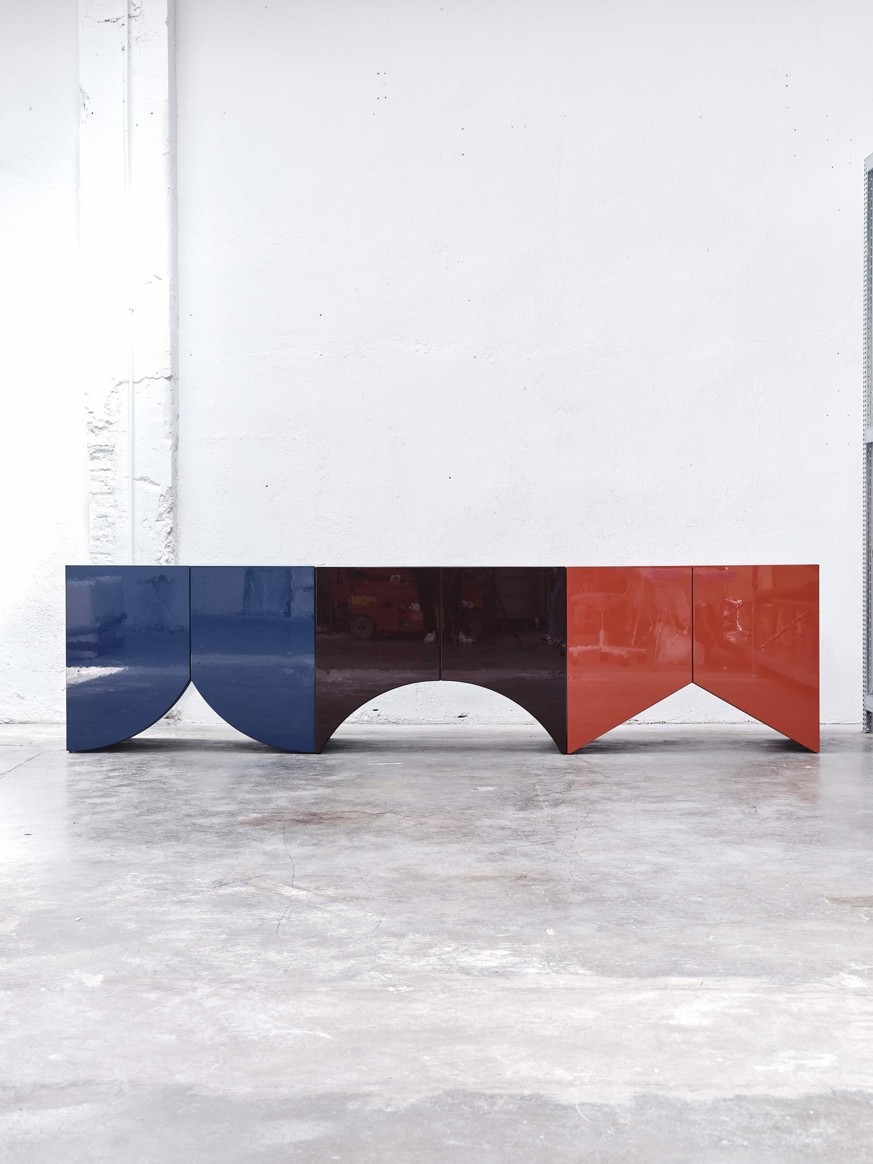 Armoire Bridges de Muller Van Severen petit meuble contemporain laqué rouge Neuf - En vente à Barcelona, ES