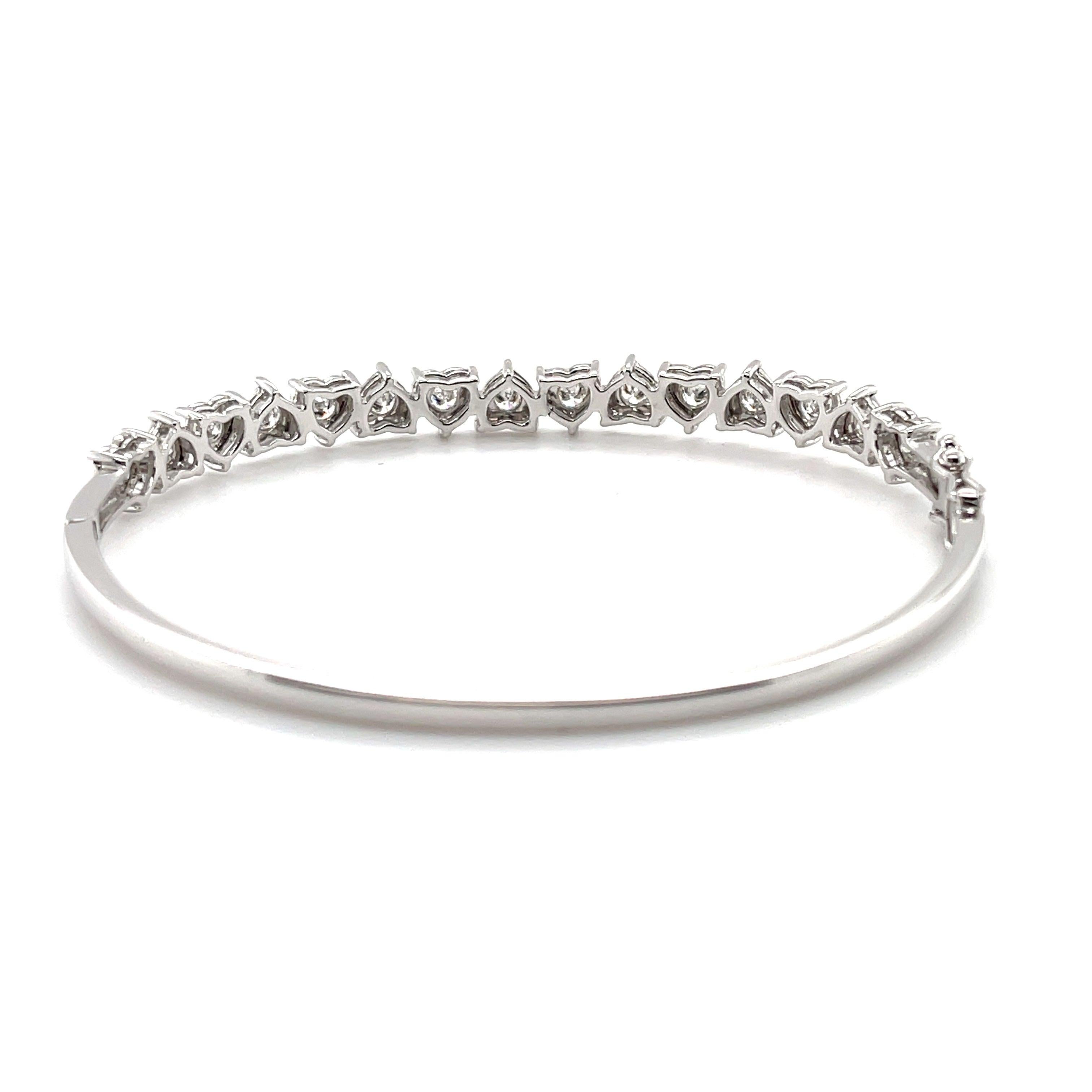 Armreif 'Bridget' 18 Karat Weißgold mit Diamanten (Baguette-Treppenschliff) im Angebot