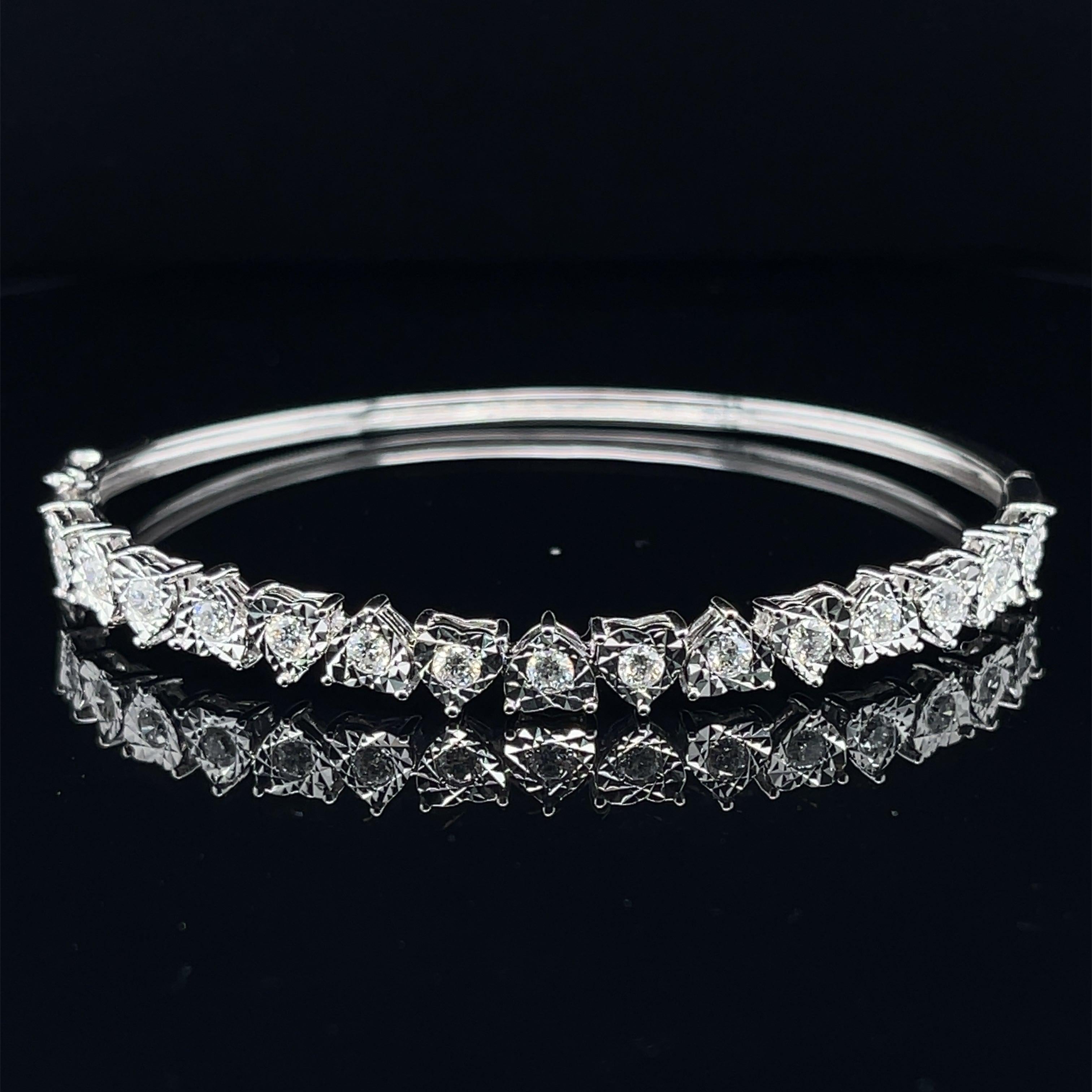 Bracelet joncridget en or blanc 18 carats avec diamants Neuf - En vente à Sydney, NSW