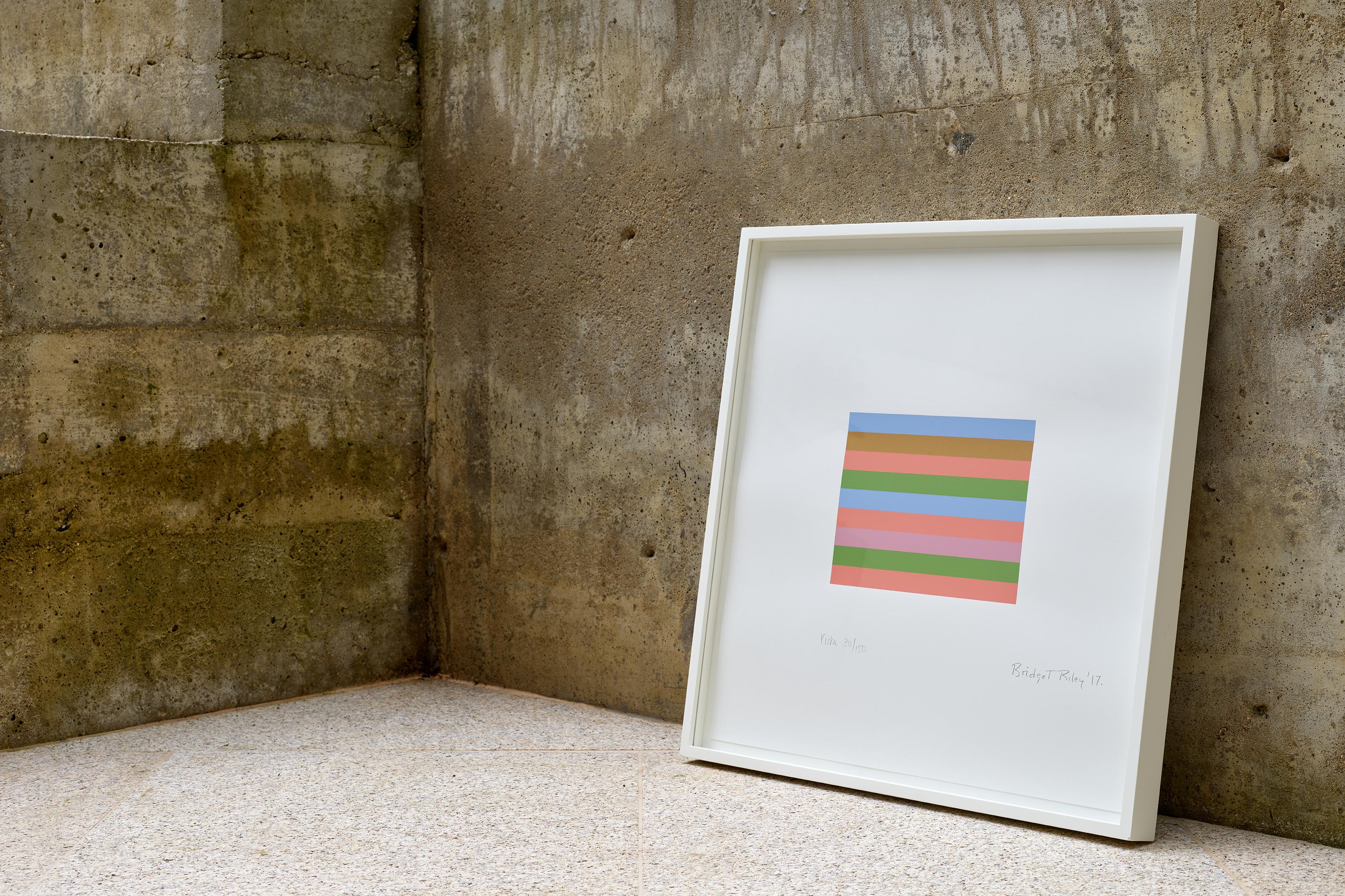 Vista, 2017
Bridget Riley

Serigrafia a colori, su tessuto Fabriano 5.
Firmato, intitolato, datato e numerato da un'edizione di 150 esemplari.
Stampato da Artizan Editions, Forest of Dean
Immagine: 17,1 × 22,1 cm (6,7 × 8,7 pollici)
Foglio: 50,9 ×